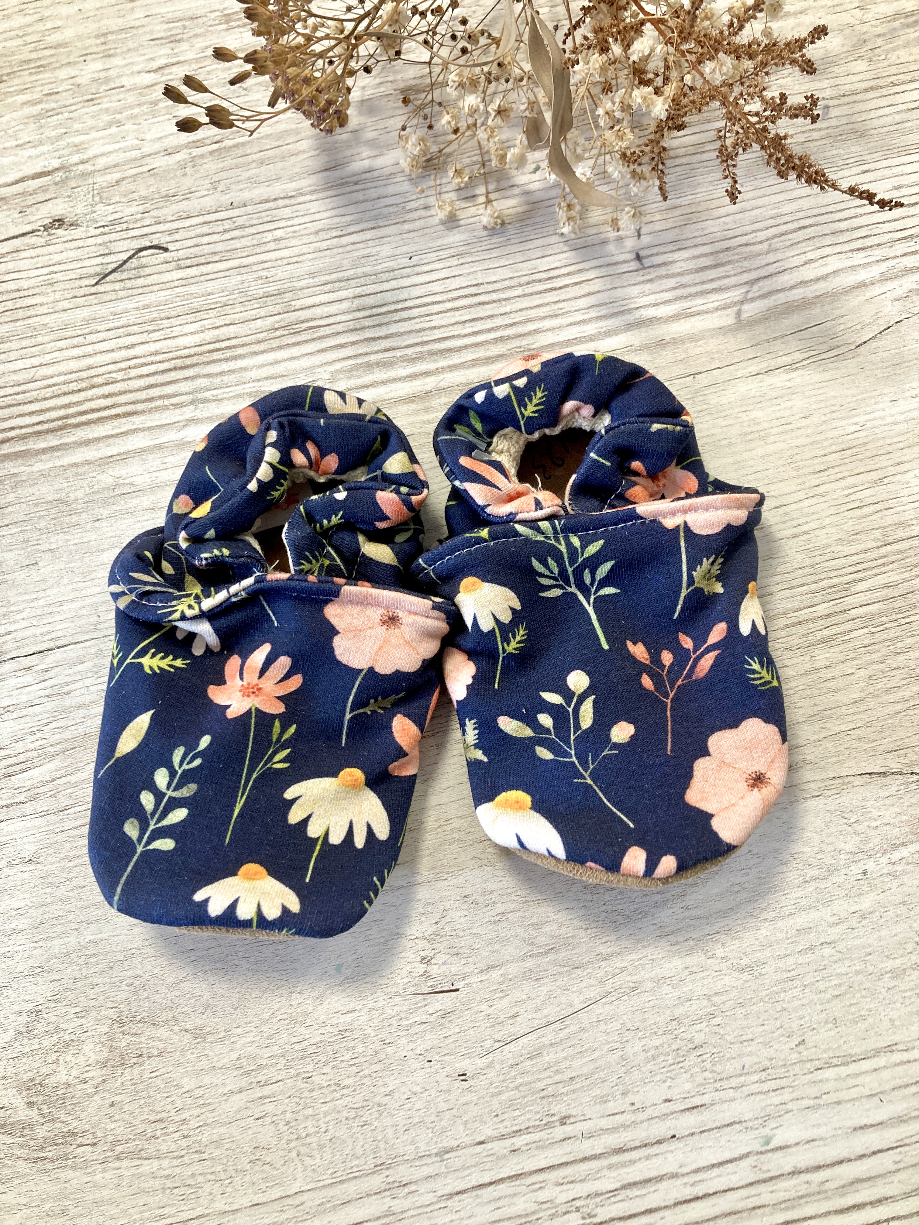 chaussons, vêtement enfant, bébé, créatrice, fait main, made in france, fabrication locale, idée cadeau, cadeau de naissance, boutique de créateurs, kapsule éphémère