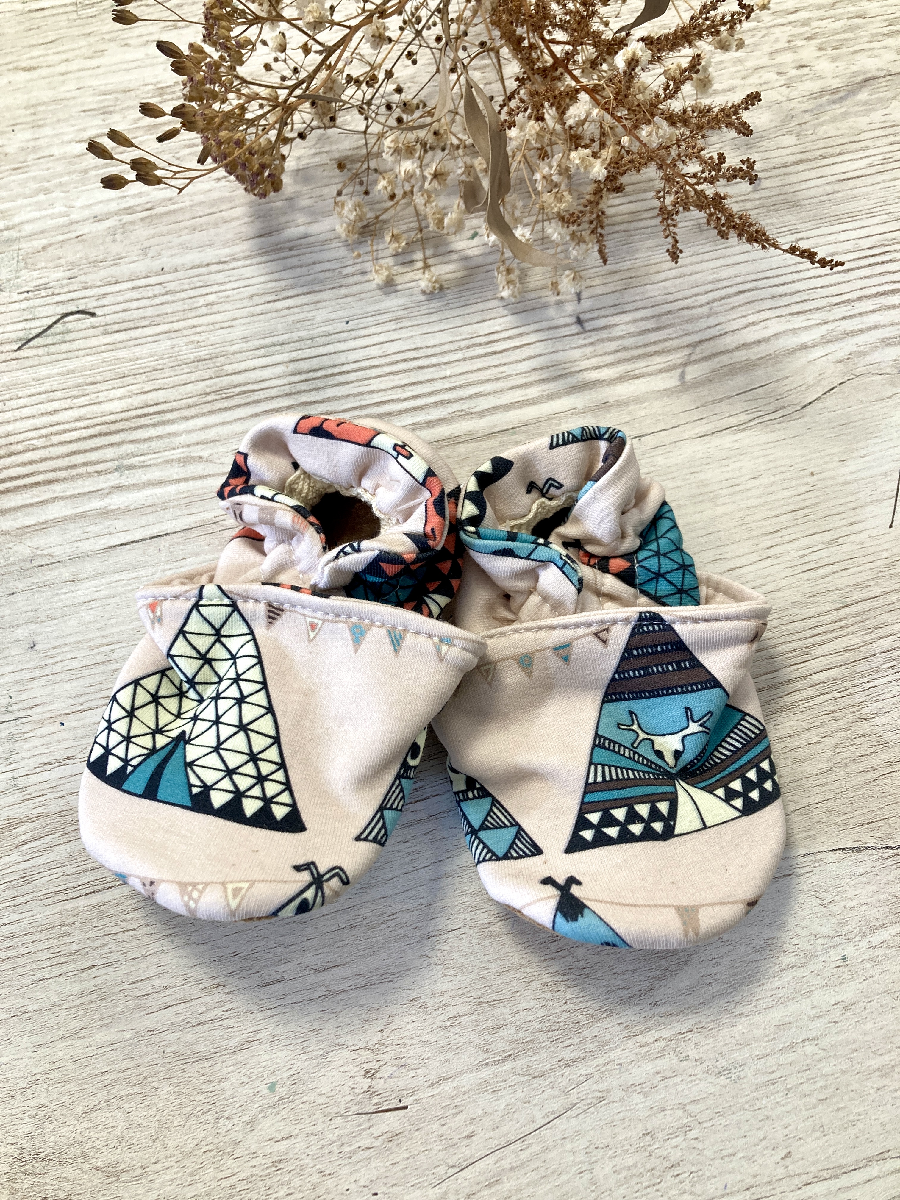 chaussons, vêtement enfant, bébé, créatrice, fait main, made in france, fabrication locale, idée cadeau, cadeau de naissance, boutique de créateurs, kapsule éphémère