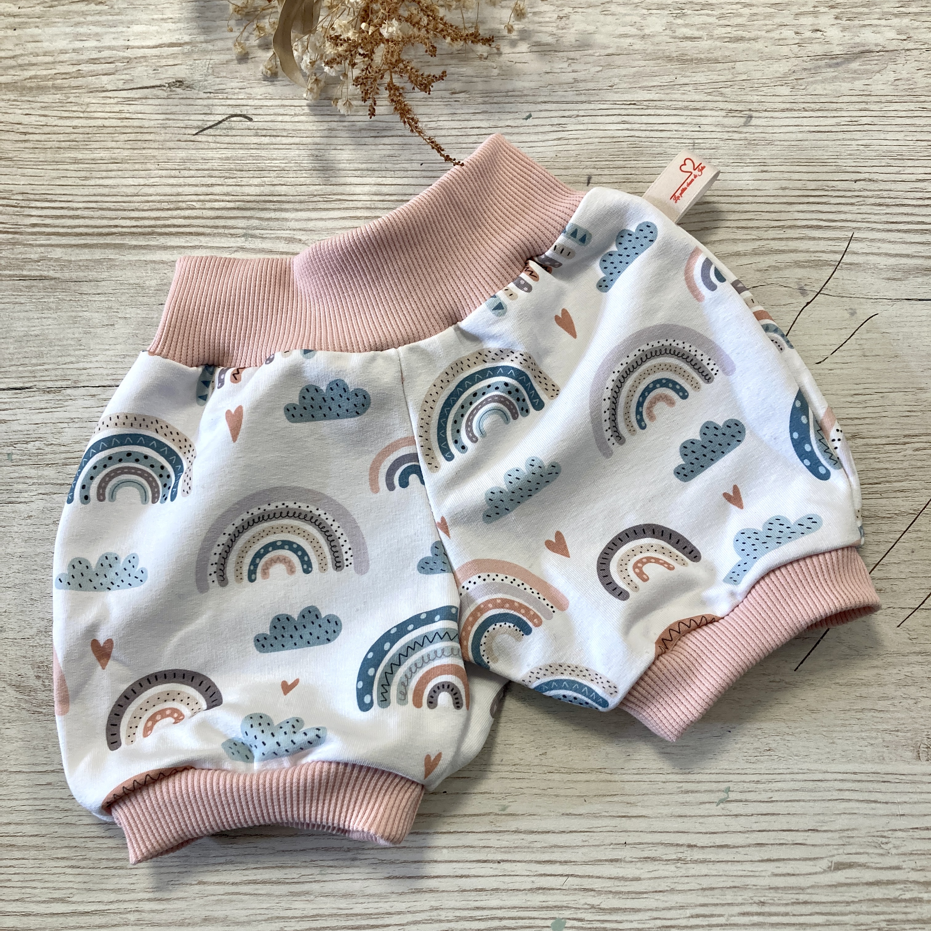 sarouel évolutif, short, vêtement enfant, bébé, créatrice, fait main, made in france, fabrication locale, idée cadeau, cadeau de naissance, boutique de créateurs, kapsule éphémère