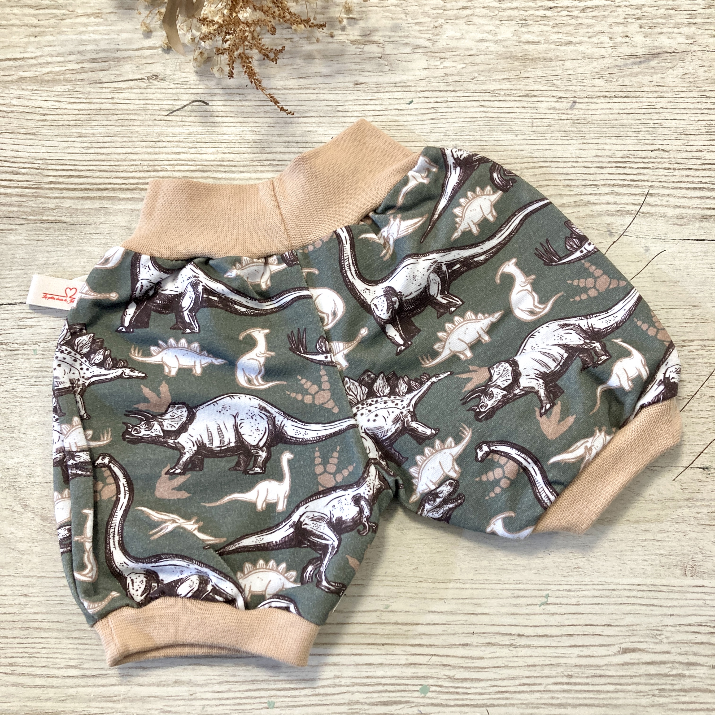 sarouel évolutif, short, vêtement enfant, bébé, créatrice, fait main, made in france, fabrication locale, idée cadeau, cadeau de naissance, boutique de créateurs, kapsule éphémère