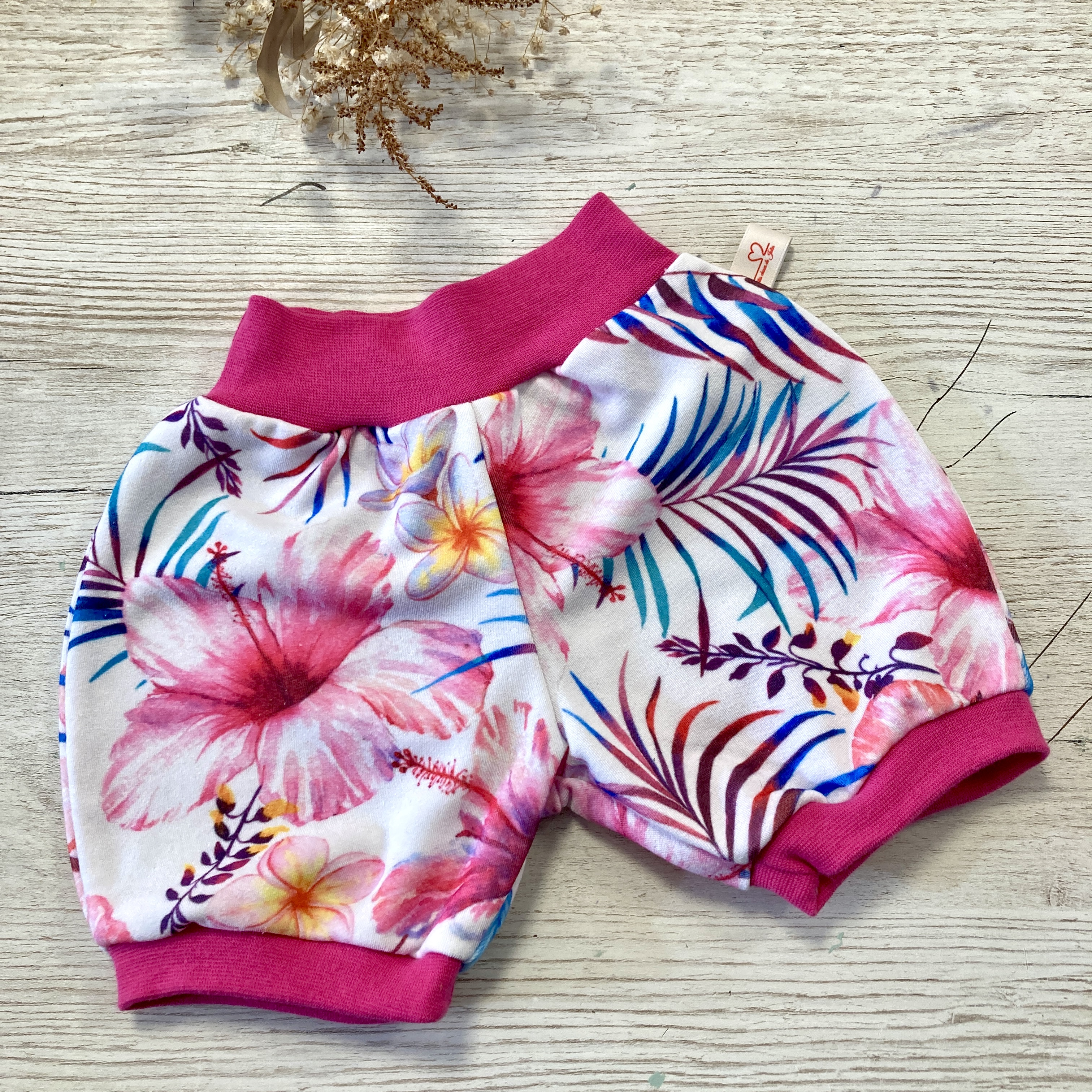 sarouel évolutif, short, vêtement enfant, bébé, créatrice, fait main, made in france, fabrication locale, idée cadeau, cadeau de naissance, boutique de créateurs, kapsule éphémère