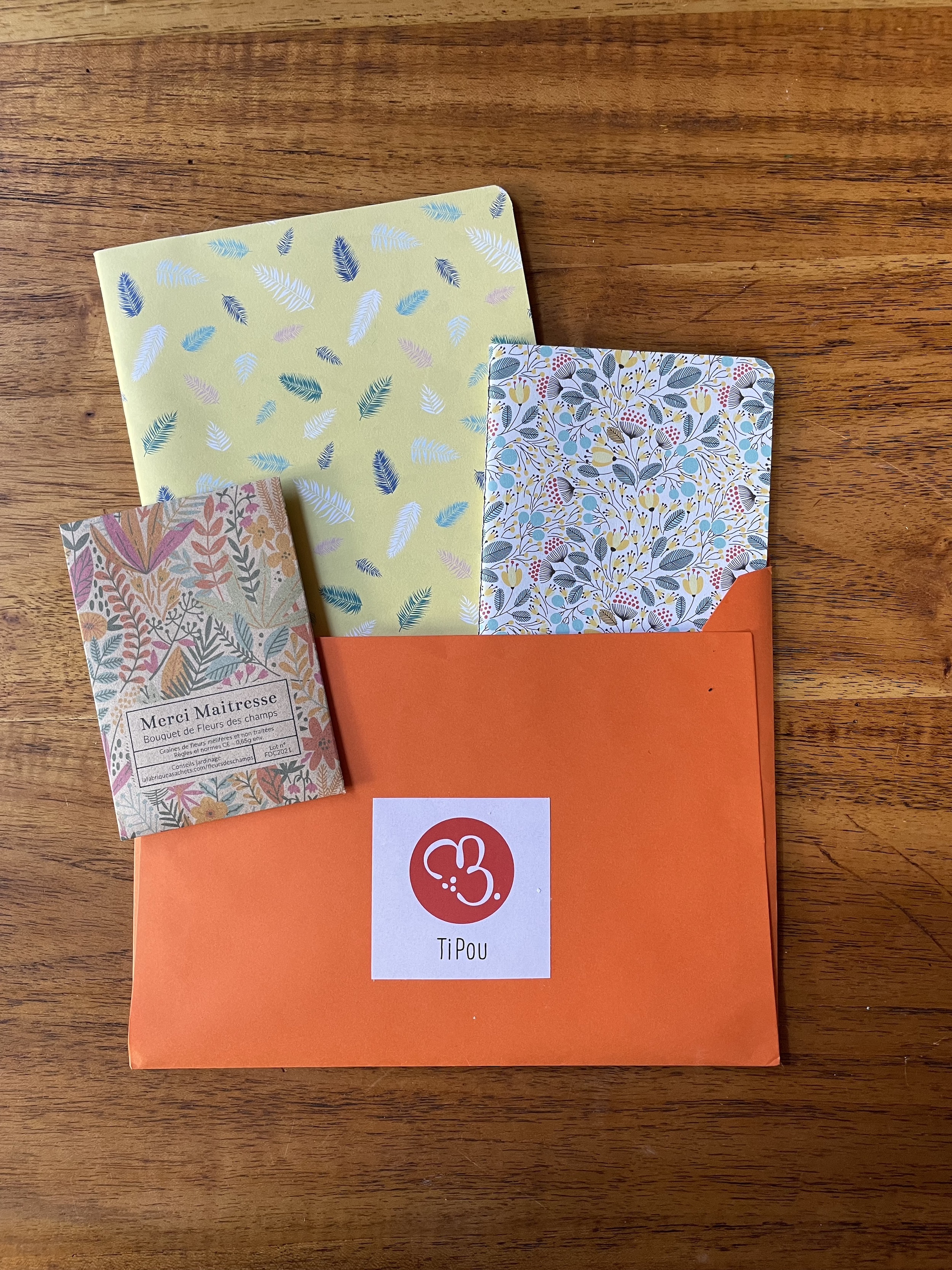 carnet, papeterie, fait main, créatrice, made in france, fabrication locale, coffret cadeau, cadeau maîtresse, année scolaire, idée cadeau, boutique de créateurs, kapsule éphémère