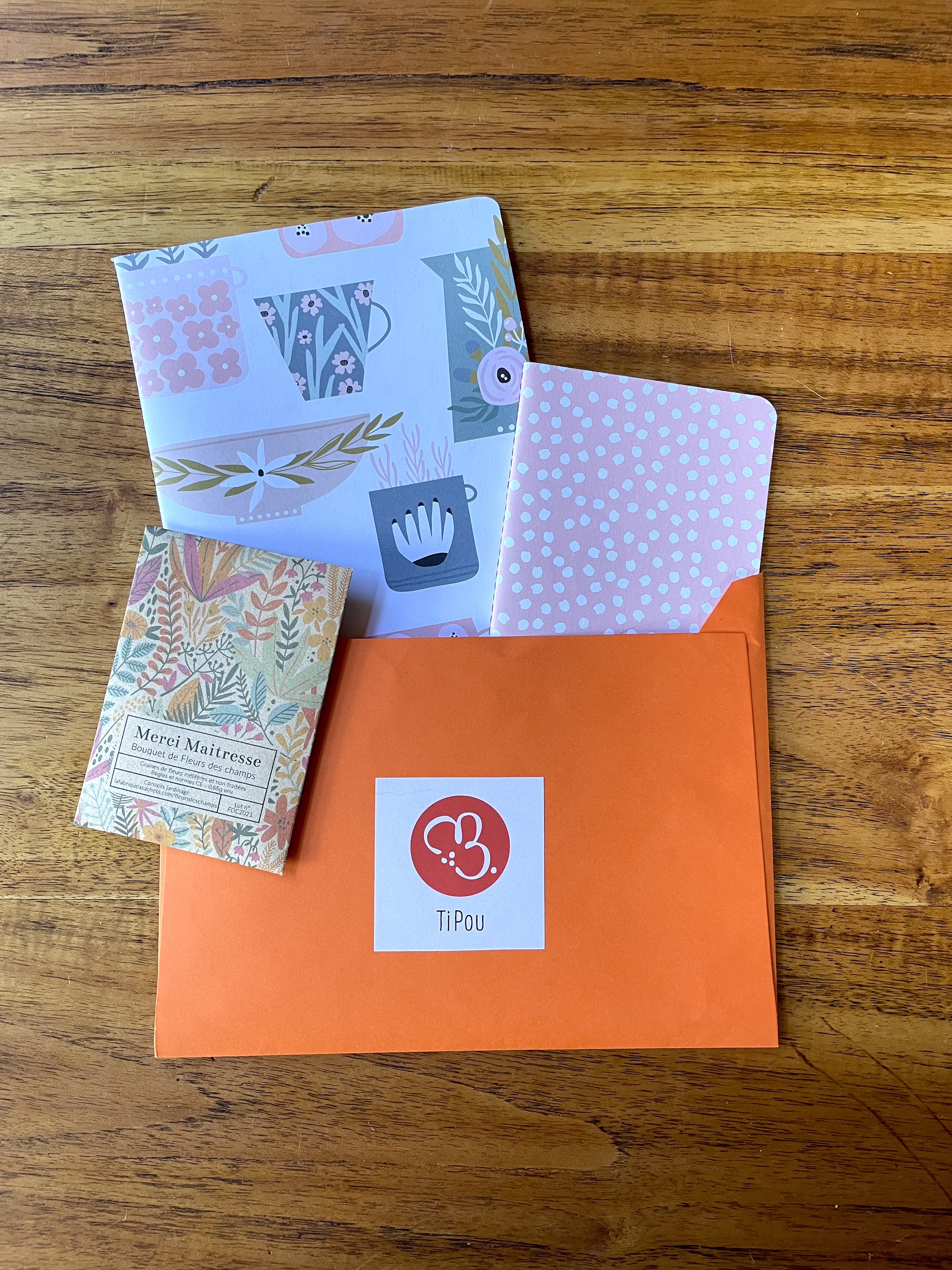 carnet, papeterie, fait main, créatrice, made in france, fabrication locale, coffret cadeau, cadeau maîtresse, année scolaire, idée cadeau, boutique de créateurs, kapsule éphémère