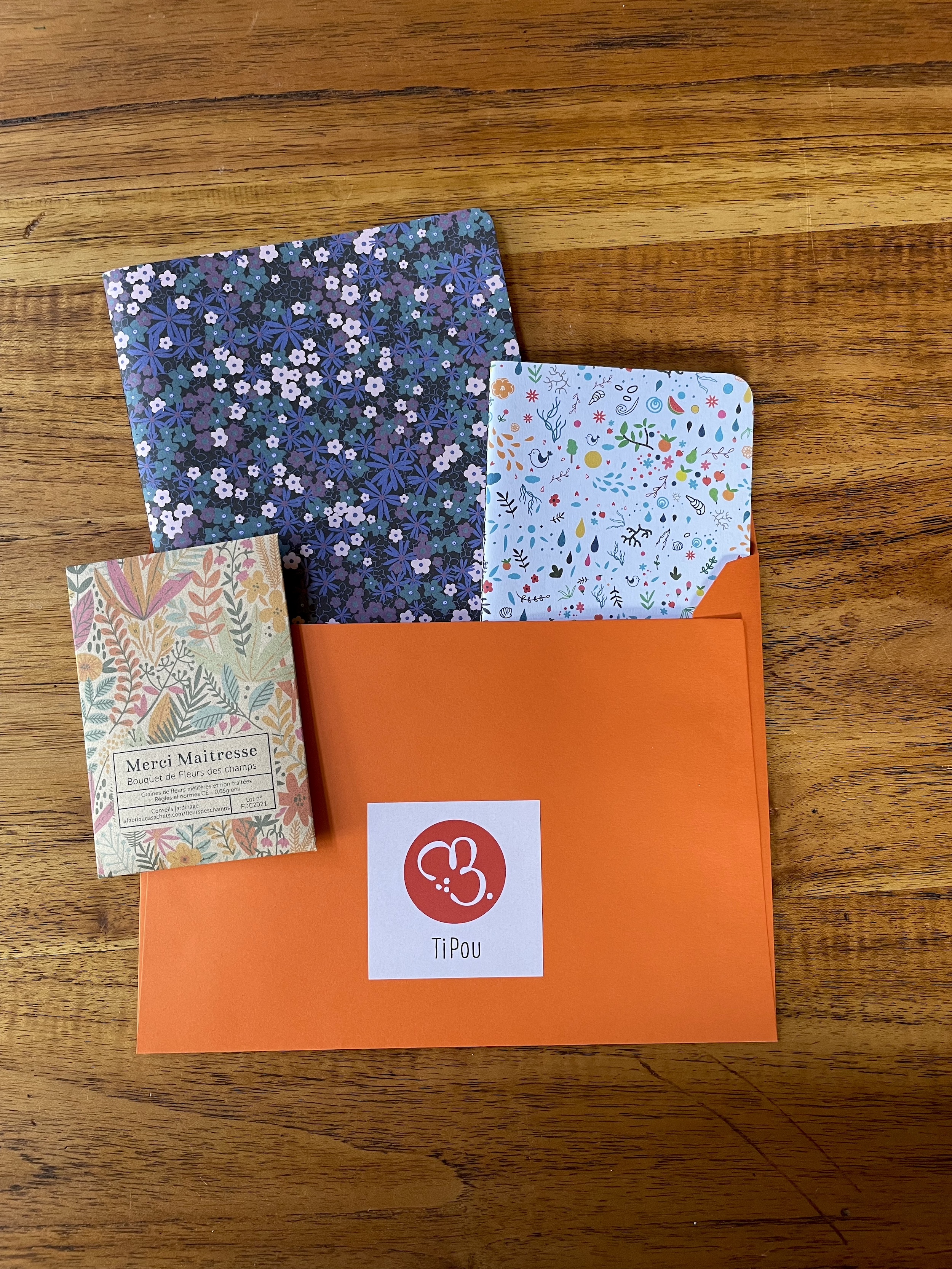 carnet, papeterie, fait main, créatrice, made in france, fabrication locale, coffret cadeau, cadeau maîtresse, année scolaire, idée cadeau, boutique de créateurs, kapsule éphémère