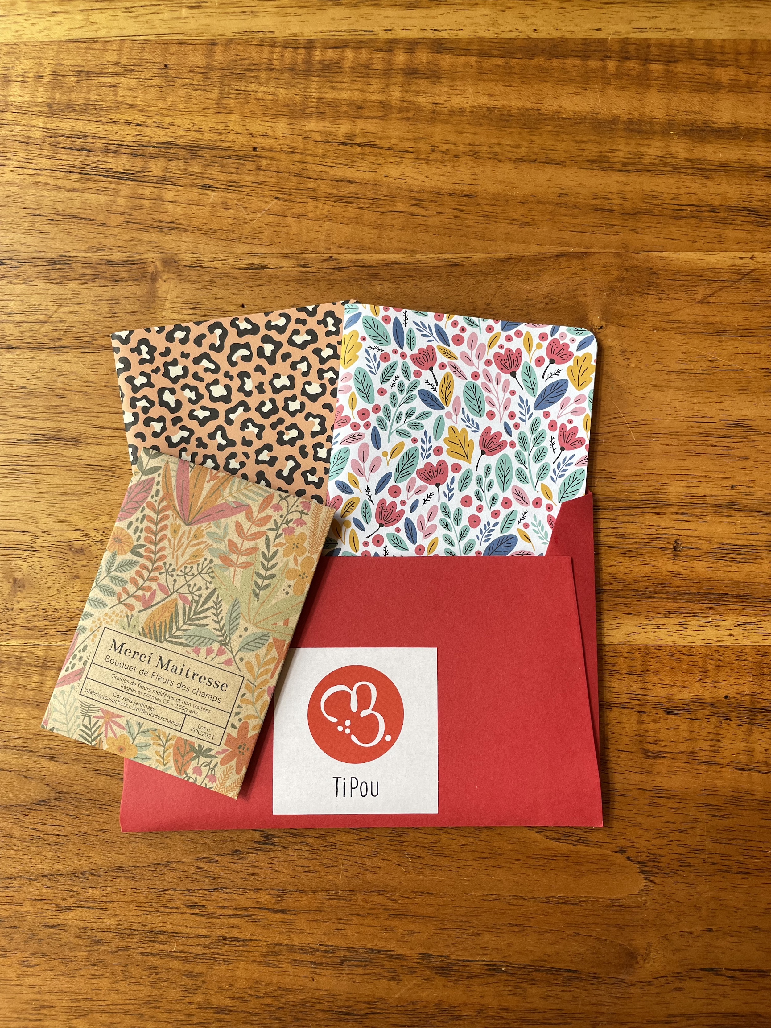 carnet, papeterie, fait main, créatrice, made in france, fabrication locale, coffret cadeau, cadeau maîtresse, année scolaire, idée cadeau, boutique de créateurs, kapsule éphémère