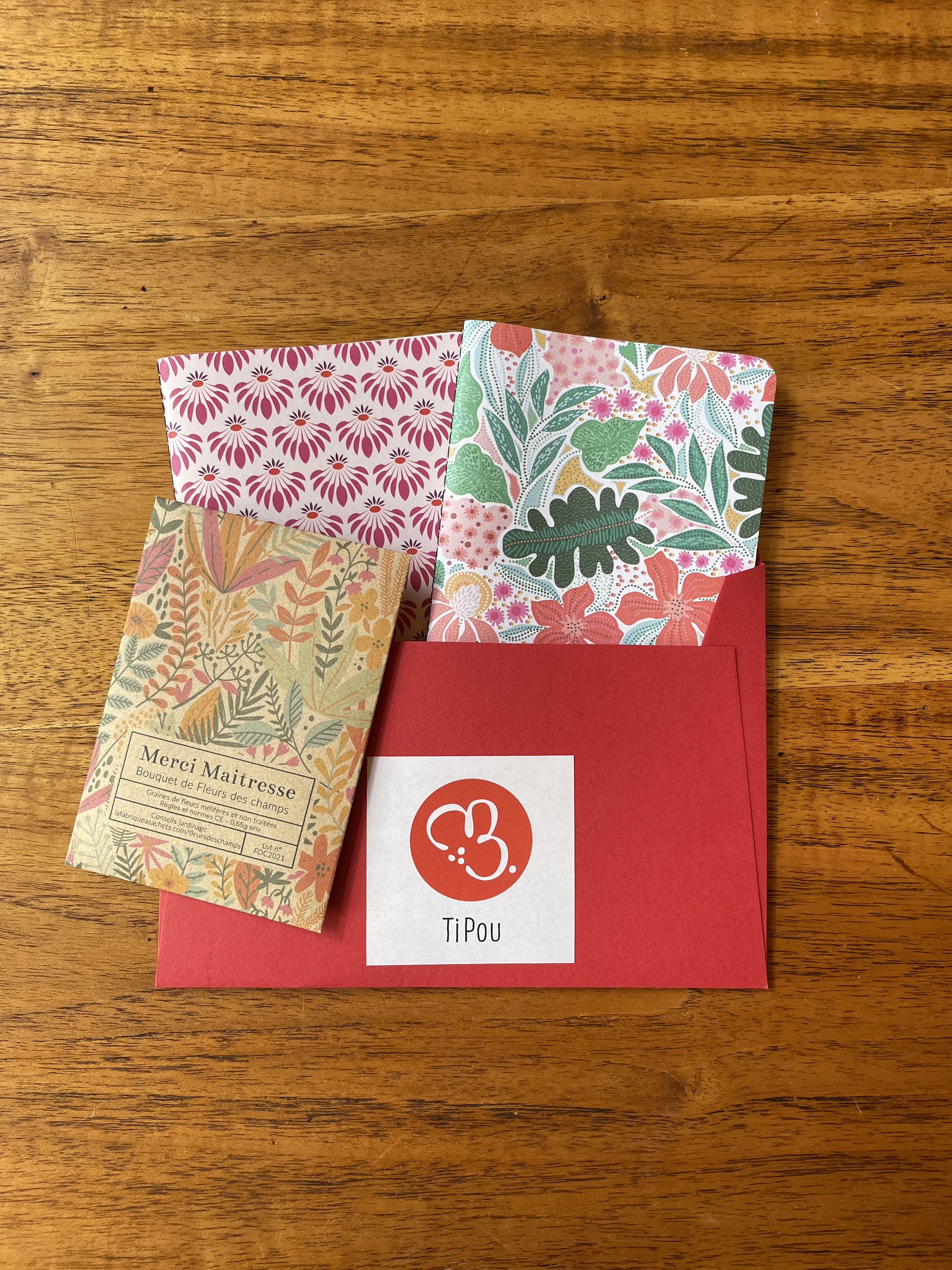 carnet, papeterie, fait main, créatrice, made in france, fabrication locale, coffret cadeau, cadeau maîtresse, année scolaire, idée cadeau, boutique de créateurs, kapsule éphémère