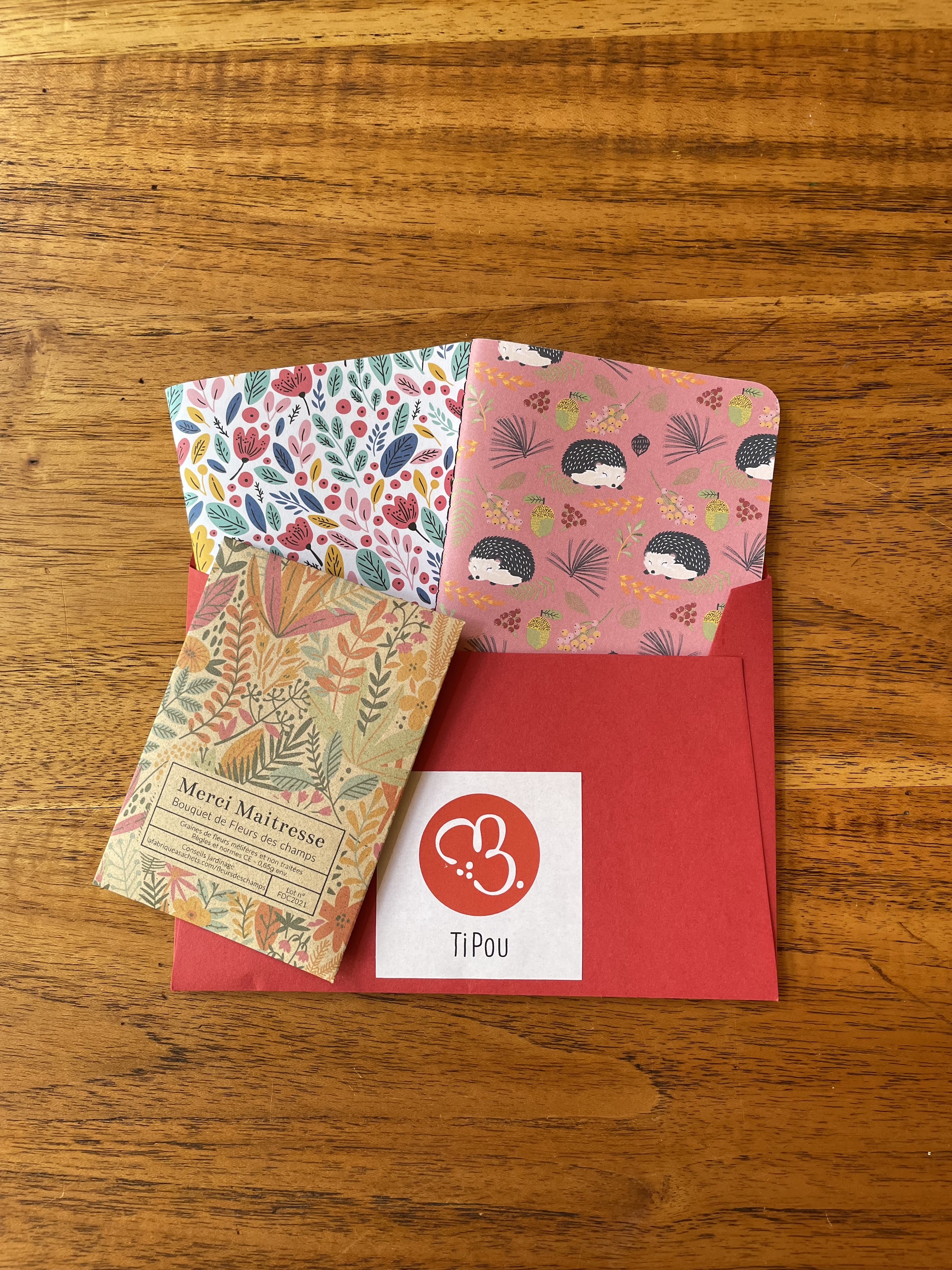 carnet, papeterie, fait main, créatrice, made in france, fabrication locale, coffret cadeau, cadeau maîtresse, année scolaire, idée cadeau, boutique de créateurs, kapsule éphémère