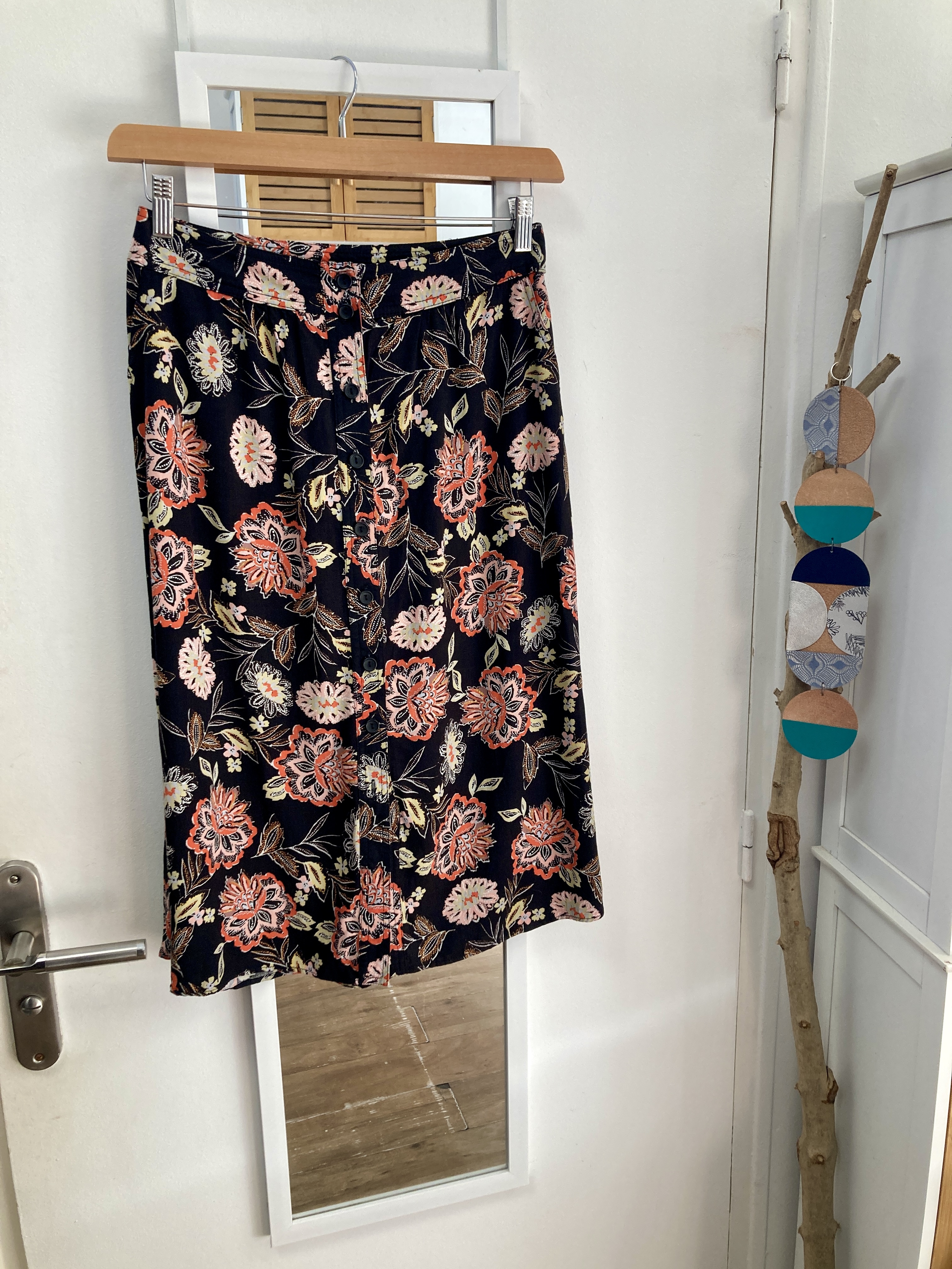 jupe, vêtement d'occasion, seconde main, friperie, mode durable, éthique, prêt à porter, kapsule éphémère, promod