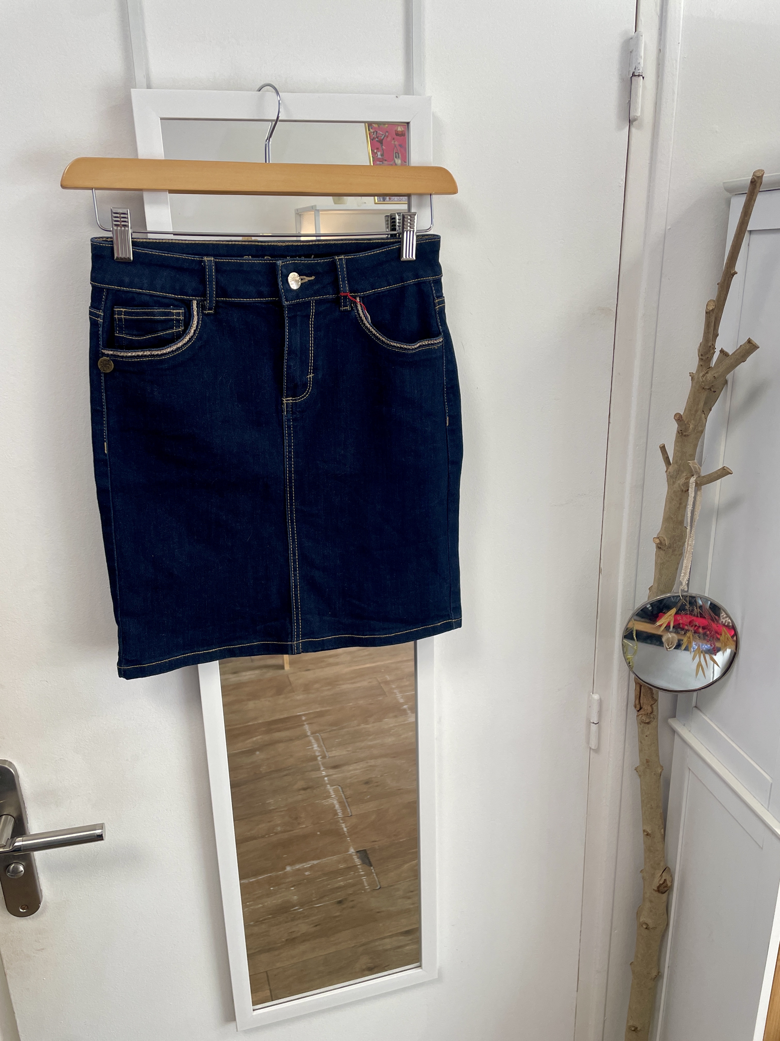 jupe, vêtement d'occasion, friperie, seconde main, mode durable, éthique, kapsule éphémère, c'est beau la vie