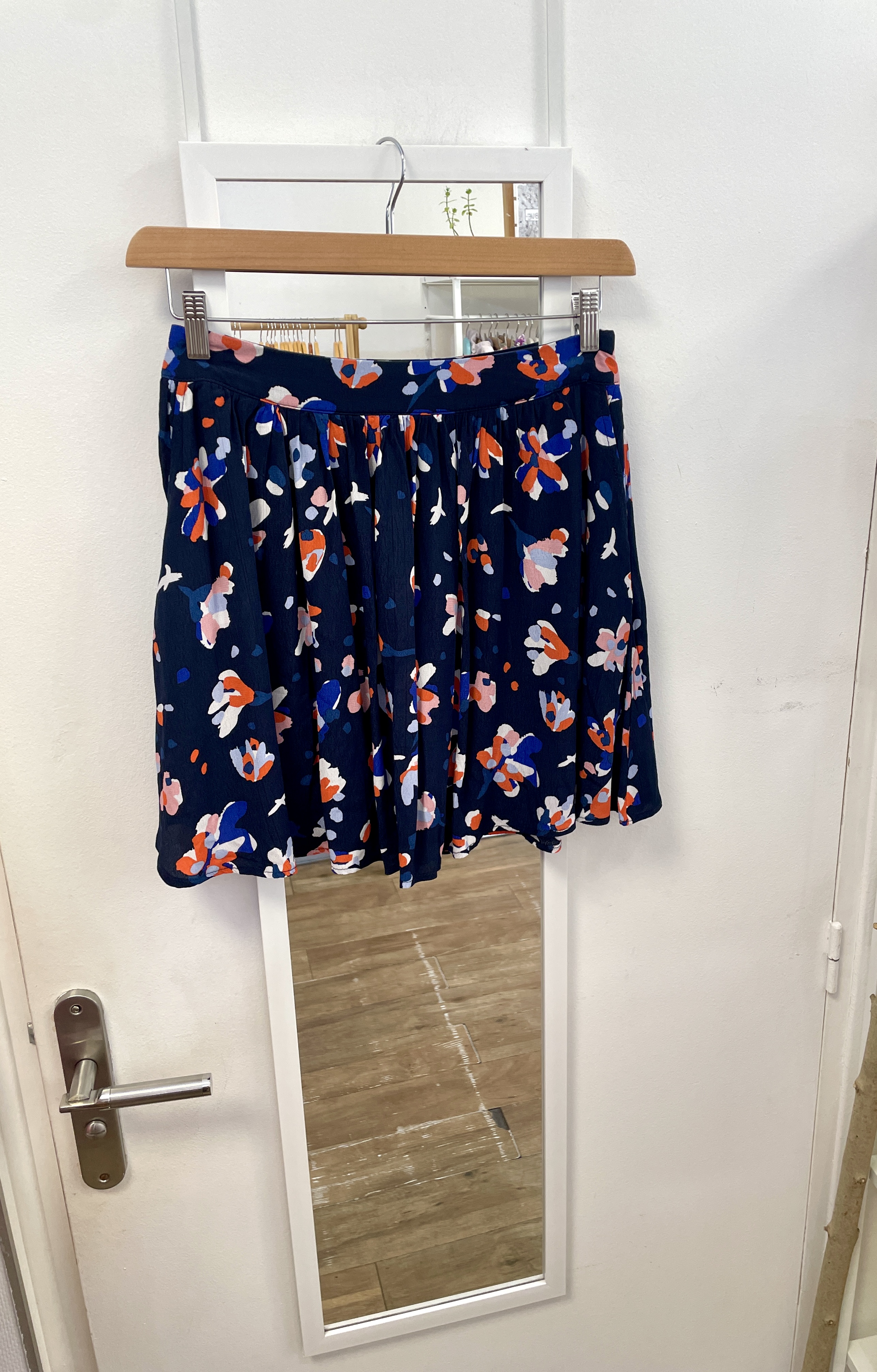 jupe, vêtement d'occasion, seconde main, friperie, mode durable, éthique, prêt à porter, kapsule éphémère, monoprix