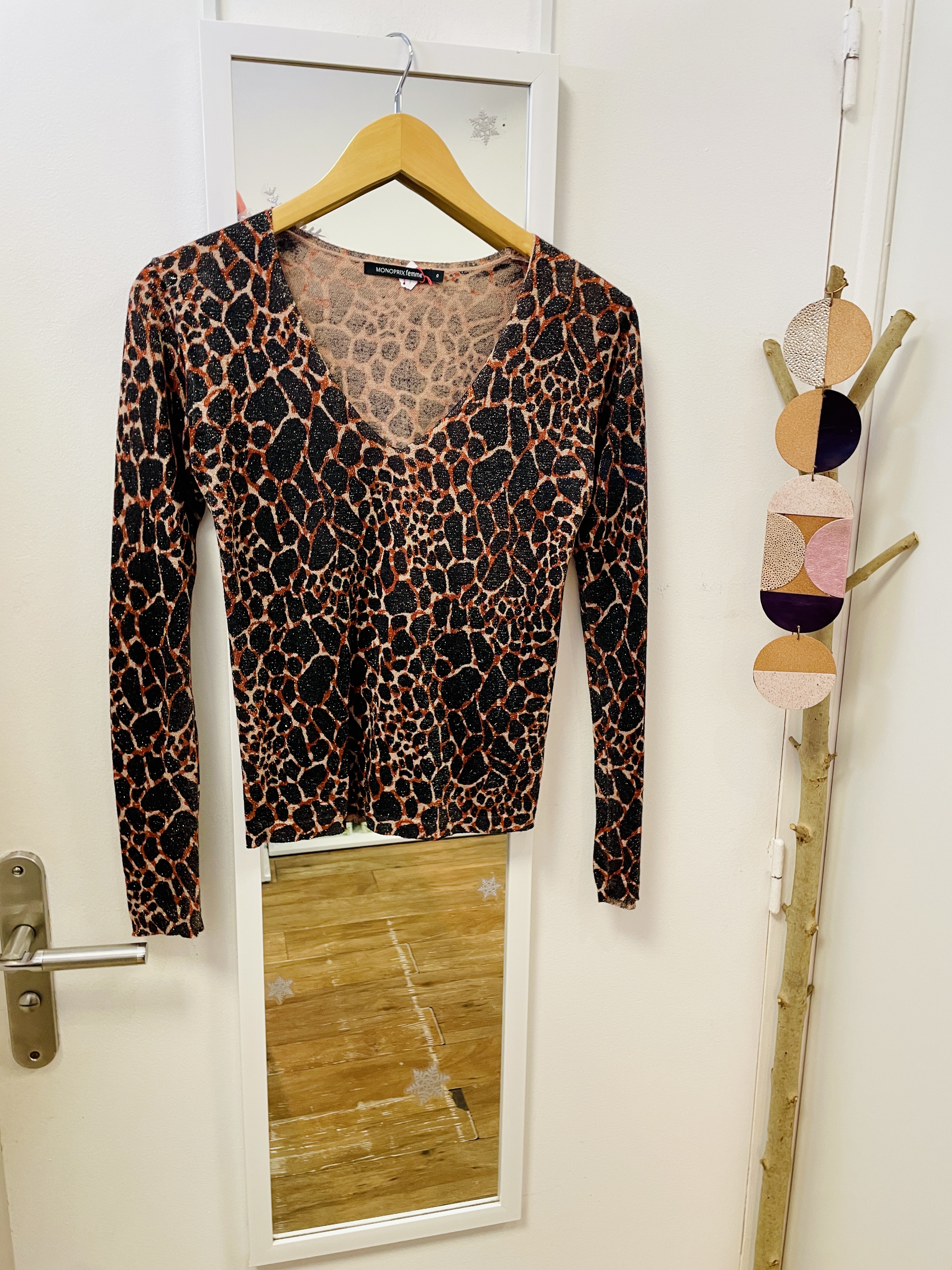 pull, vêtement, prêt à porter, mode, friperie, seconde main, marque française, kapsule éphémère, monoprix, leopard, pailleté