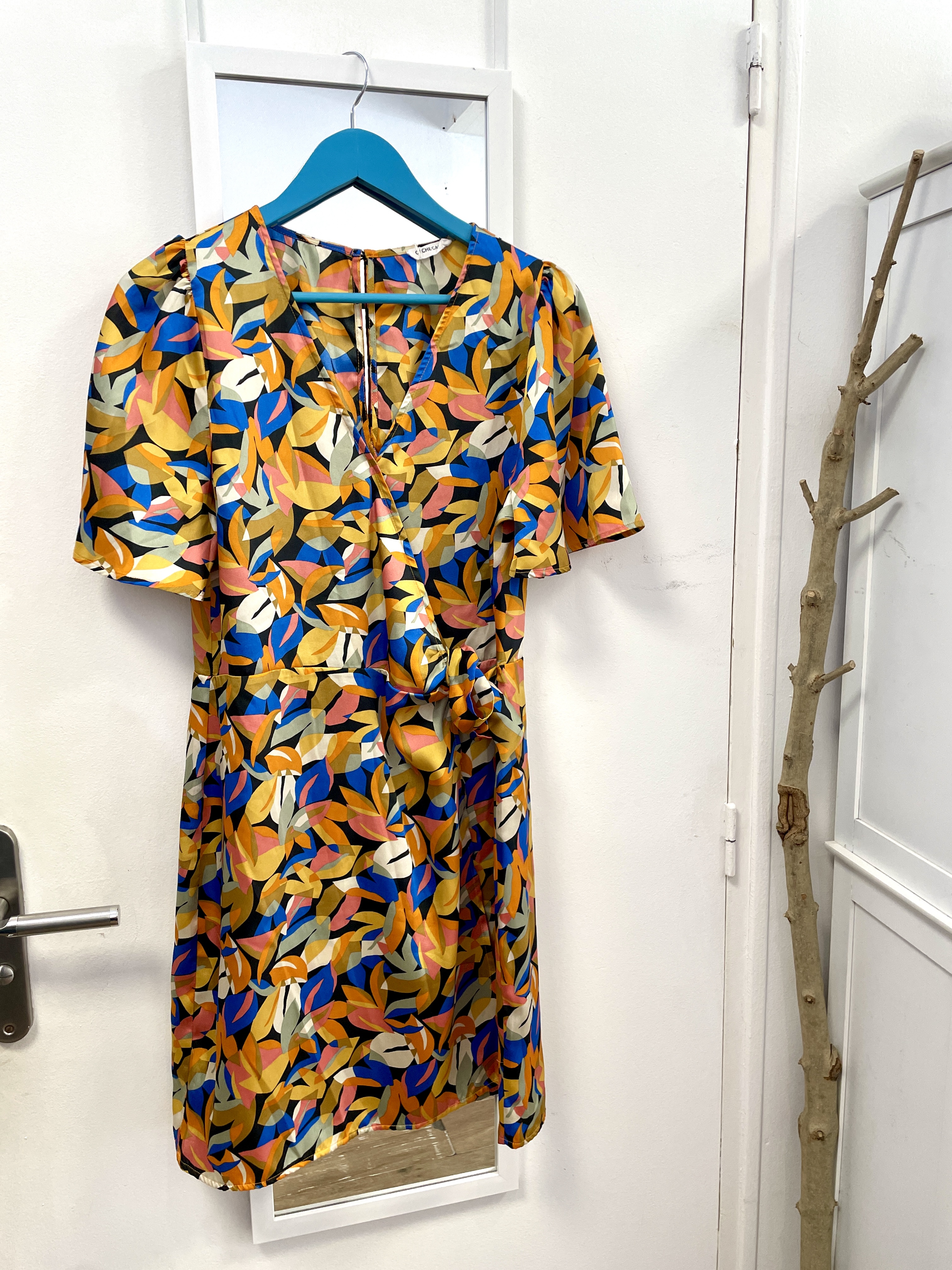 robe, seconde main, friperie, prêt à porter, vêtements, mode, marque française, vêtement d'occasion, kapsule éphémère, grande taille, cache cache