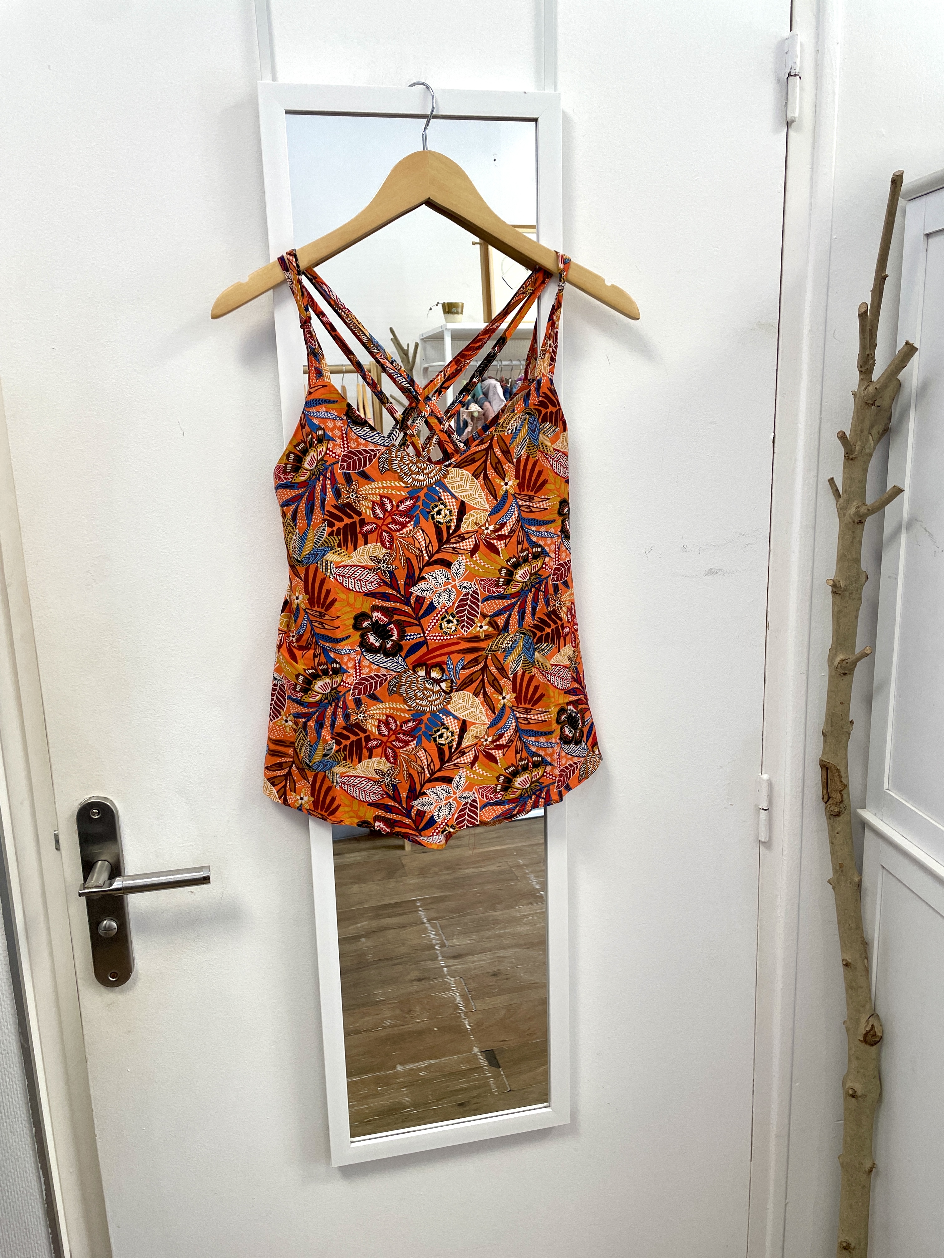 top, tee-shirt, débardeur, haut, prêt à porter, mode, vêtements, friperie, seconde main, cache cache