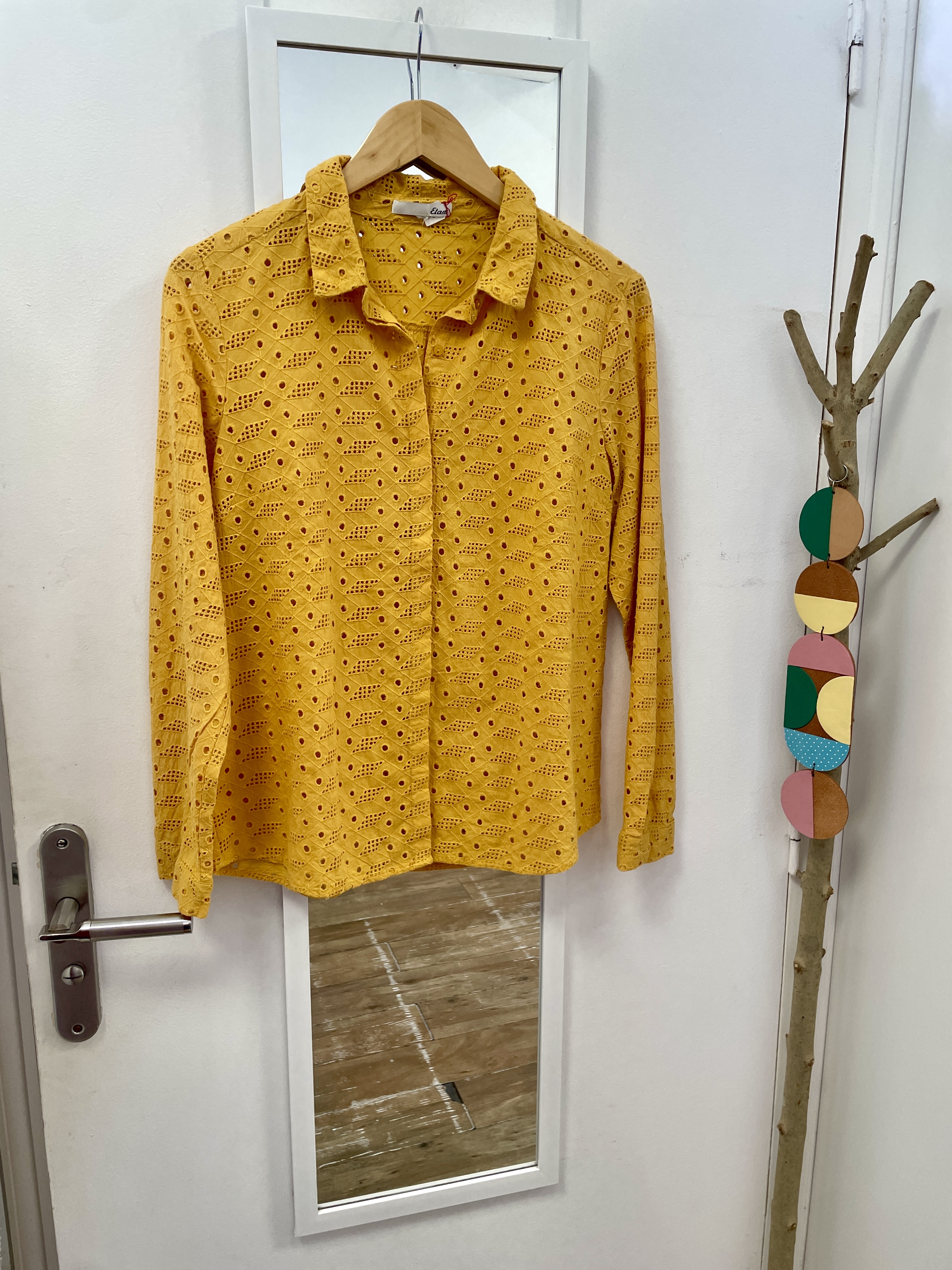 blouse, chemise, marque française, vêtement, prêt à porter, seconde main, friperie, kapsule éphémère, broderies, dentelle, etam