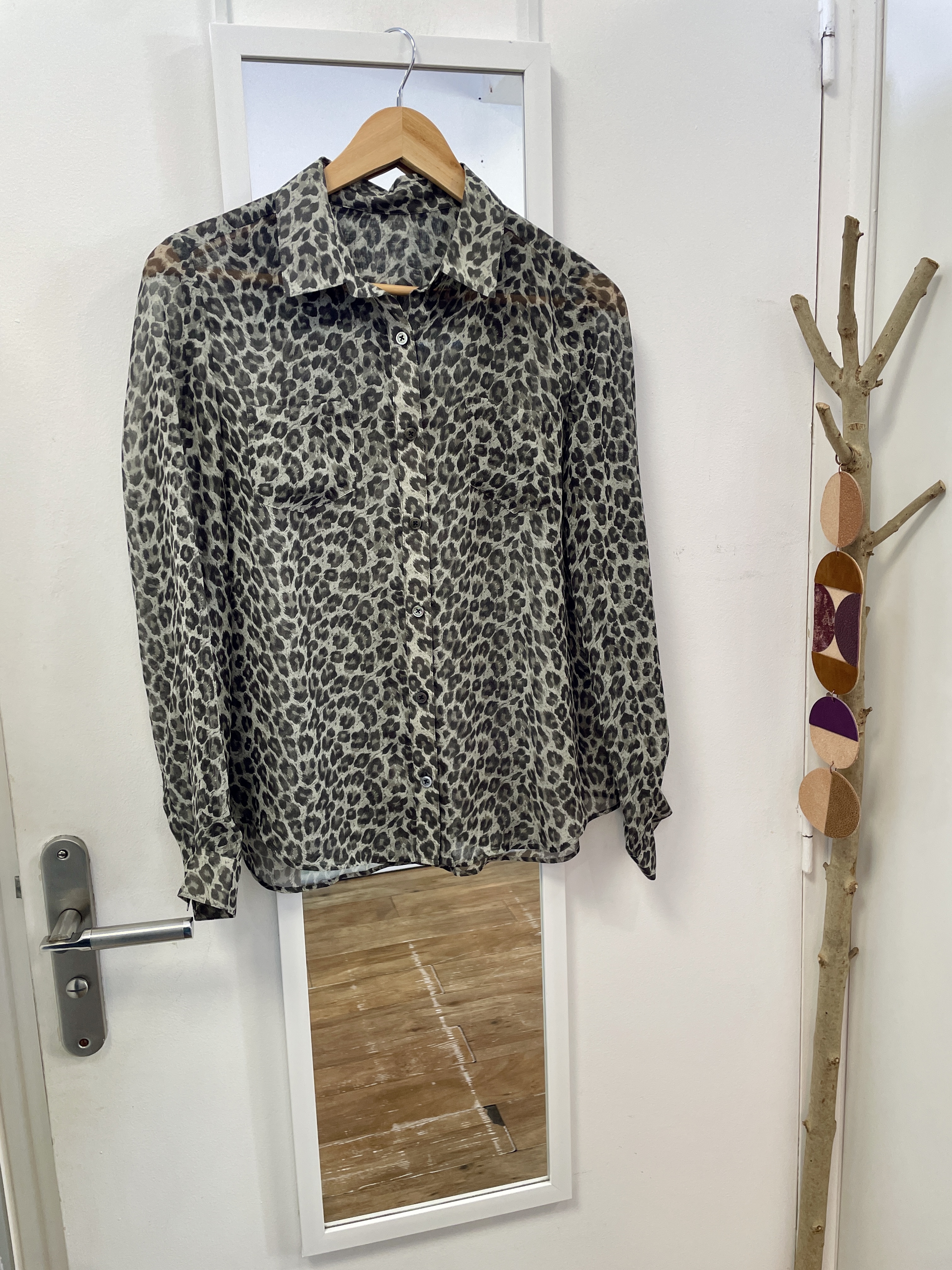 blouse, chemise, marque française, vêtement, prêt à porter, seconde main, friperie, kapsule éphémère, leopard