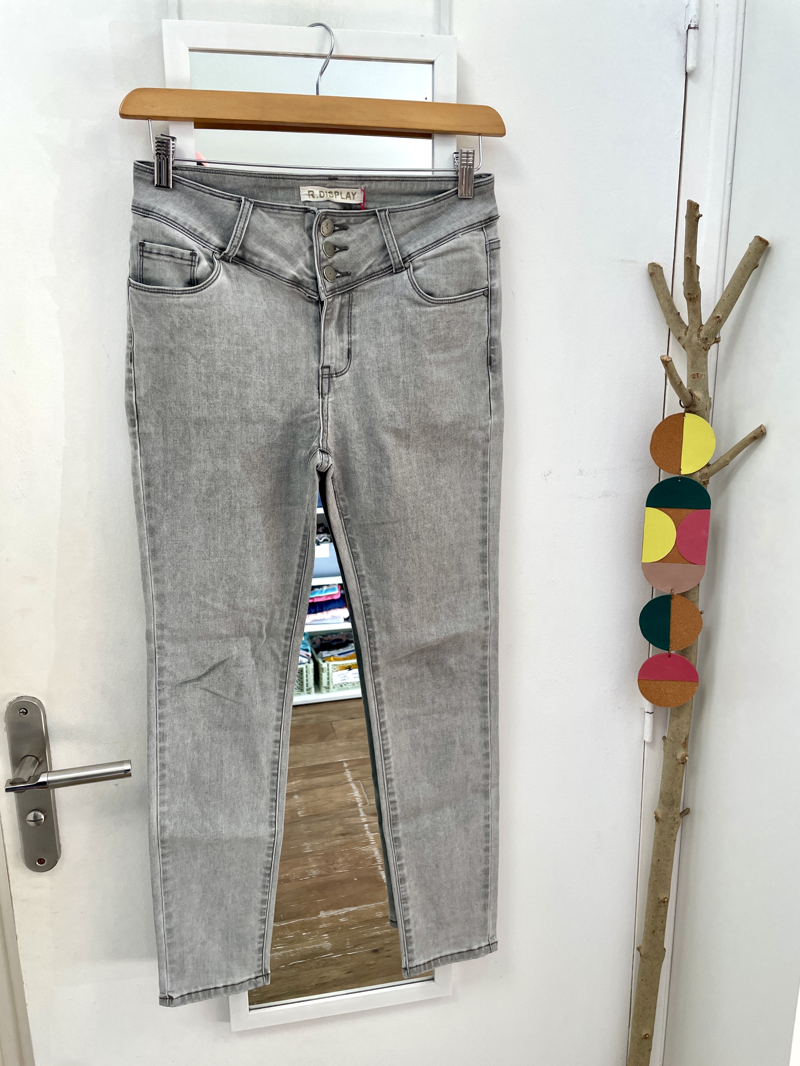 pantalon, jean, short, vêtement d'occasion, friperie, seconde main, mode, prêt à porter, marque française, boutique nantaise, kapsule éphémère, r display