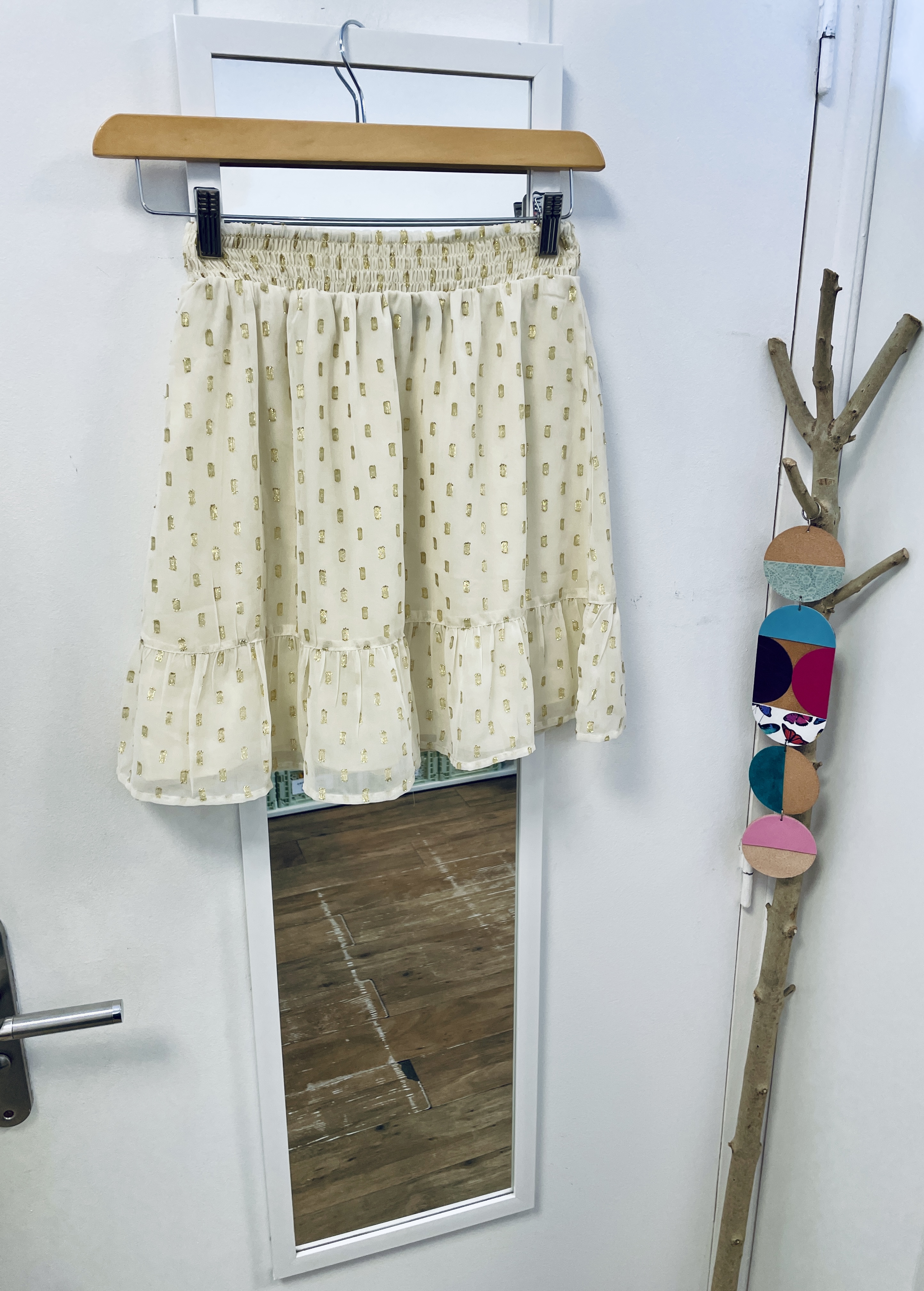 jupe, vêtement d'occasion, friperie, seconde main, mode durable, éthique, kapsule éphémère, doré, kiabi