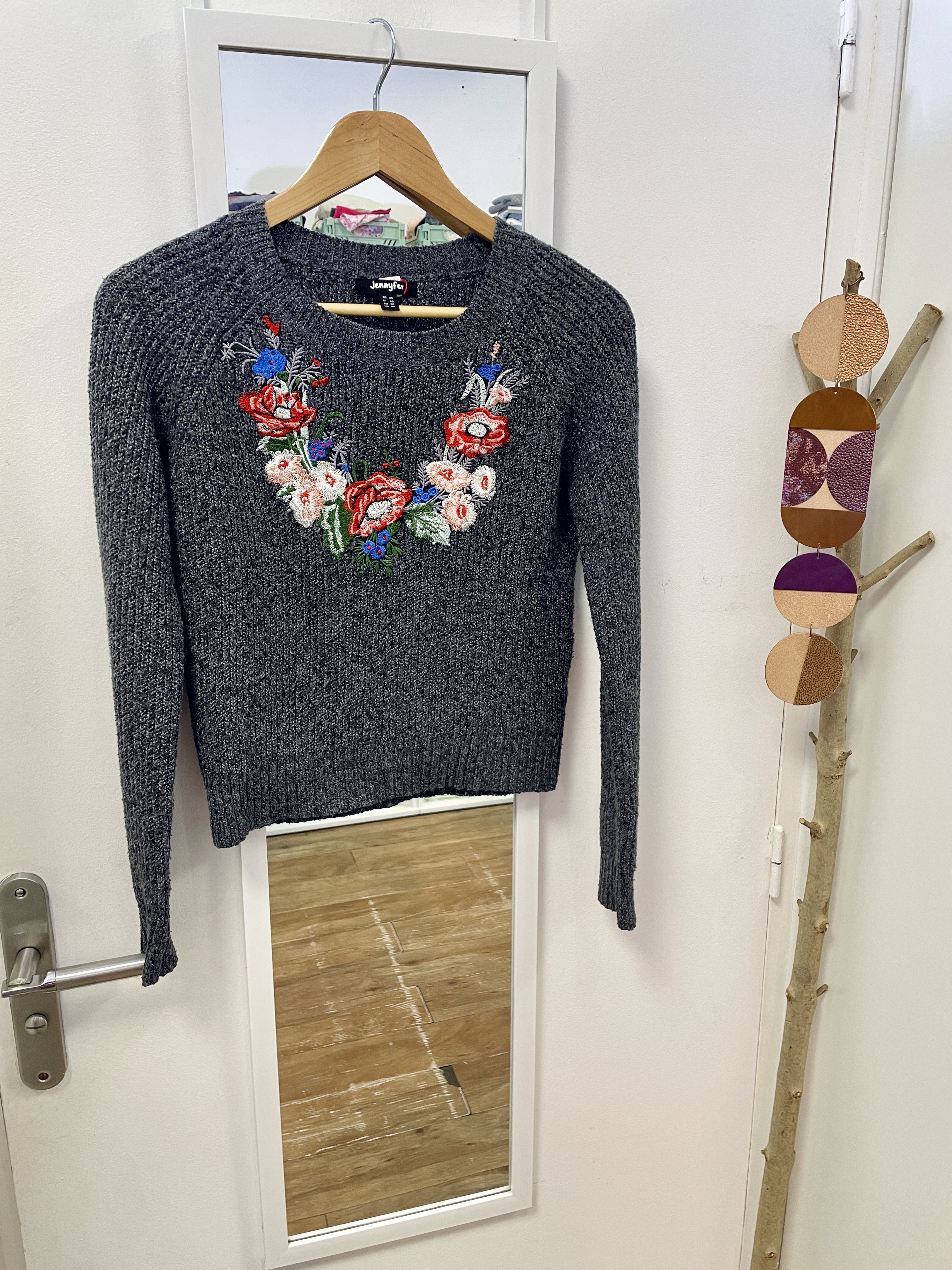 pull, vêtement, prêt à porter, mode, friperie, seconde main, marque française, kapsule éphémère, jennyfer