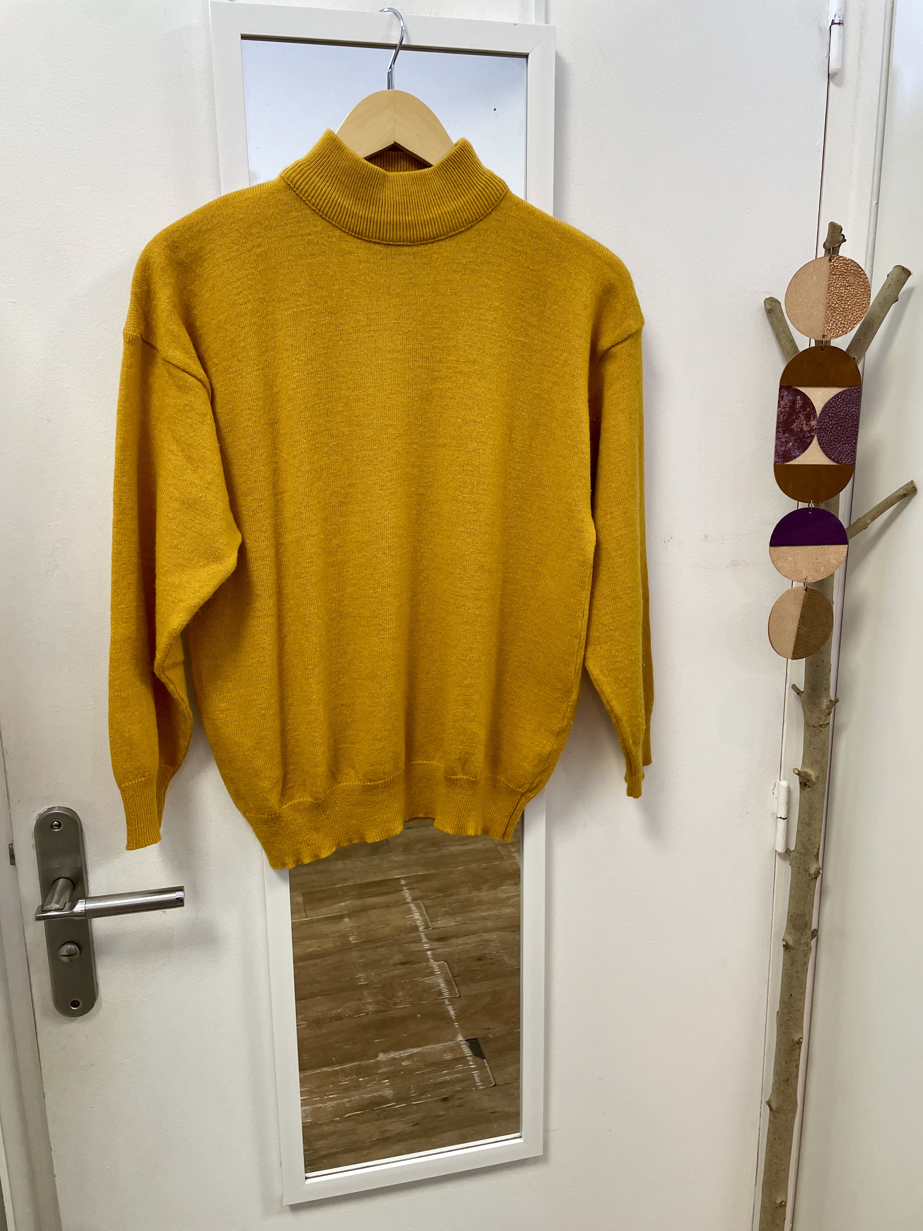 pull, vêtement, prêt à porter, mode, friperie, seconde main, marque française, kapsule éphémère, vintage, laine d'agneau