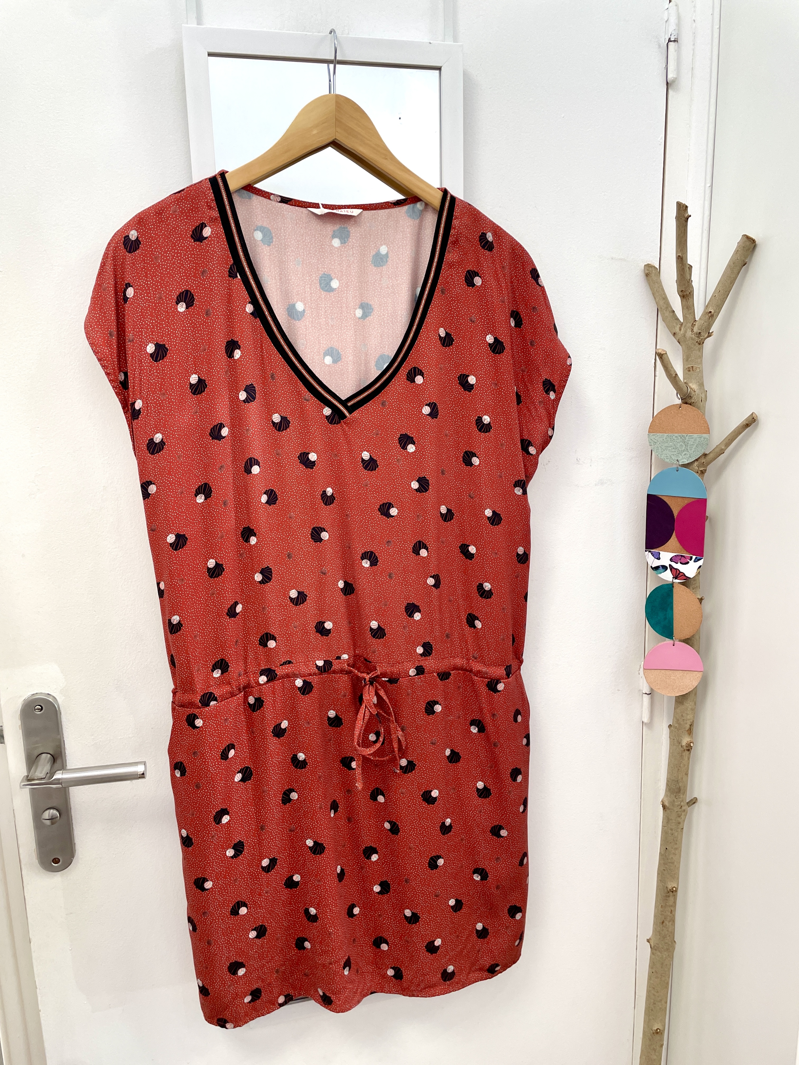 robe, seconde main, friperie, prêt à porter, vêtements, mode, marque française, vêtement d'occasion, kapsule éphémère, grande taille, camaïeu