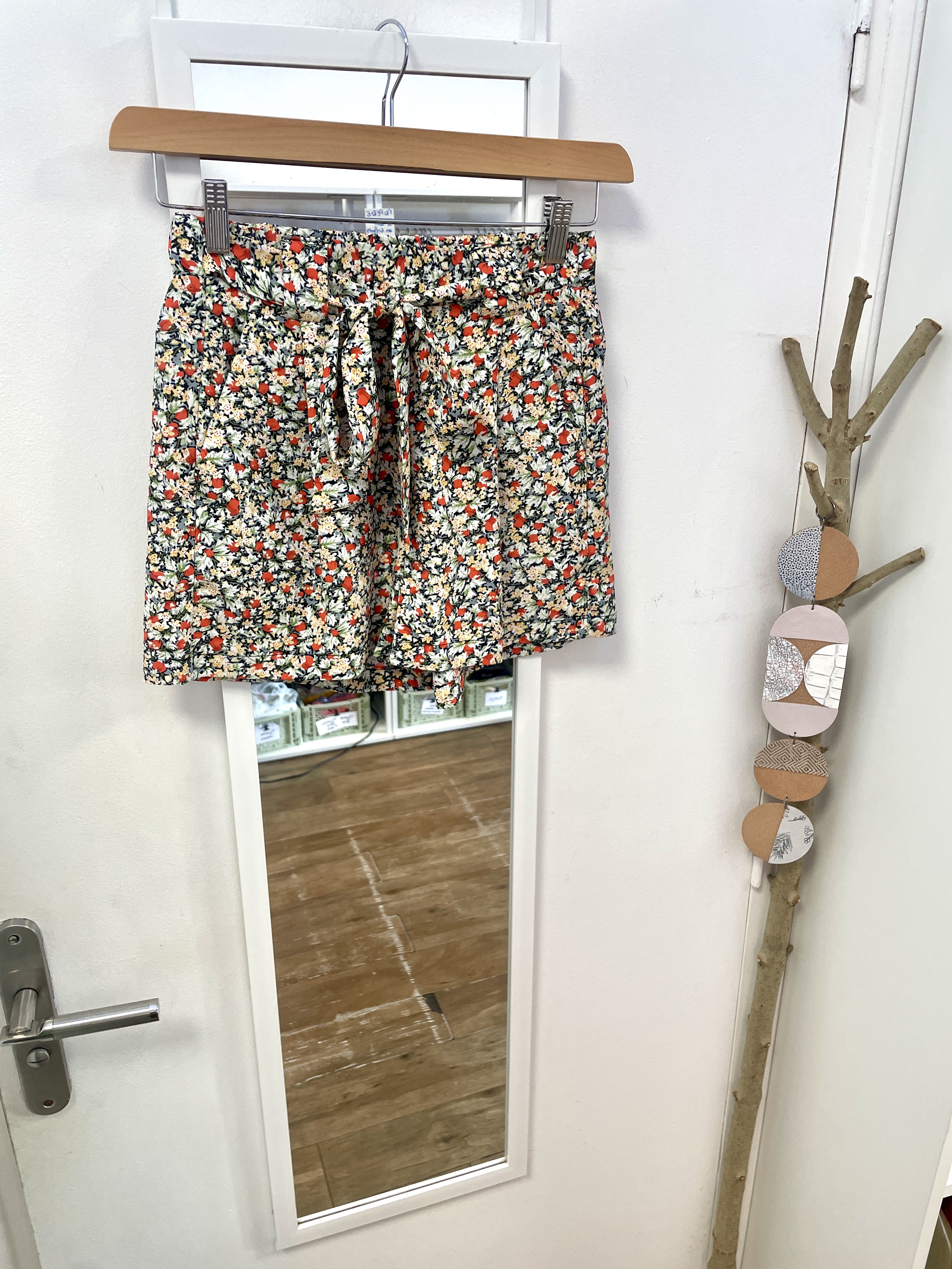 short, pantalon, vêtement d'occasion, mode durable, friperie, seconde main, boutique nantaise, kapsule éphémère, 