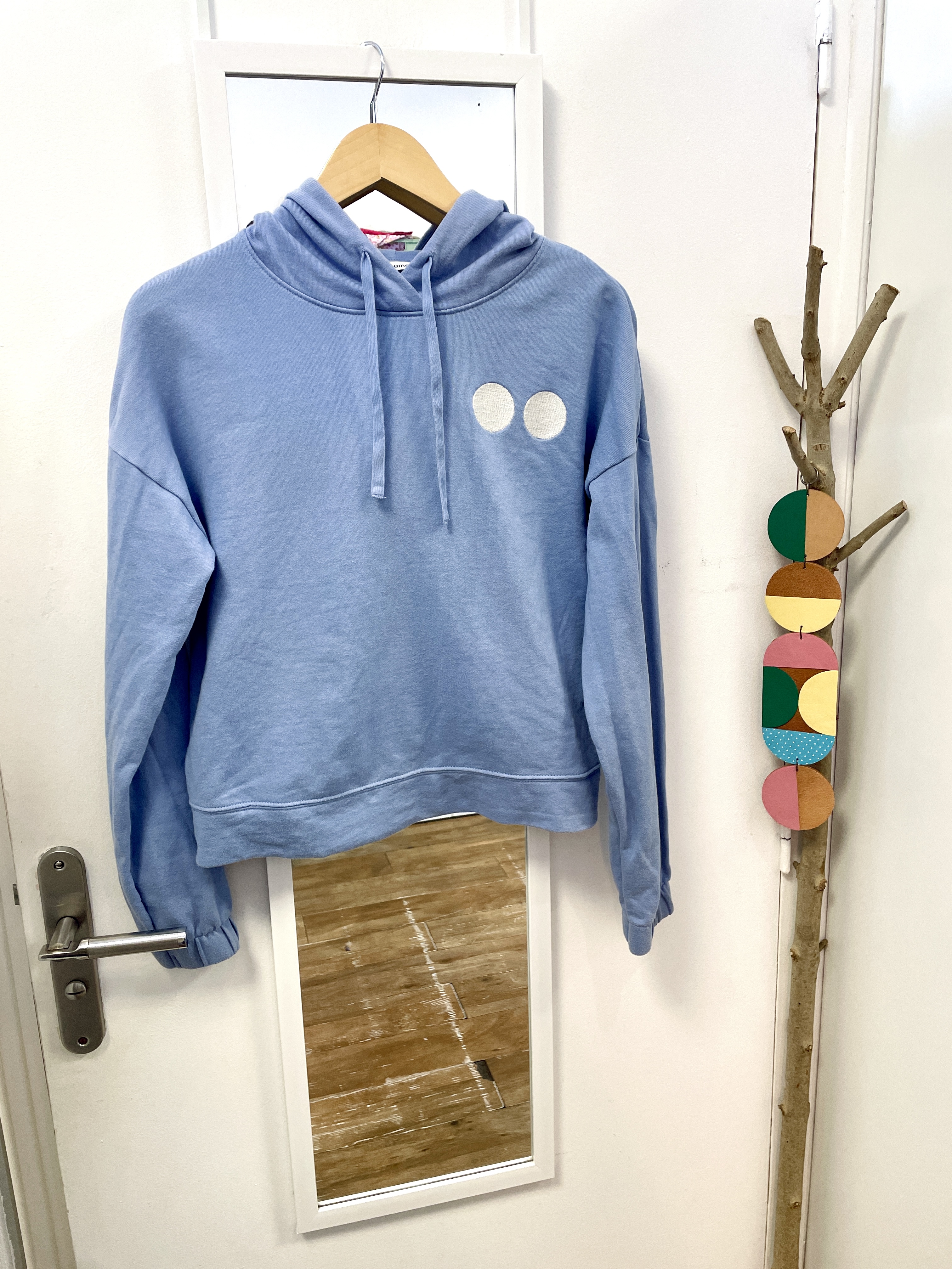 pull, vêtement, prêt à porter, mode, friperie, seconde main, marque française, kapsule éphémère, sweat à capuche, camaïeu