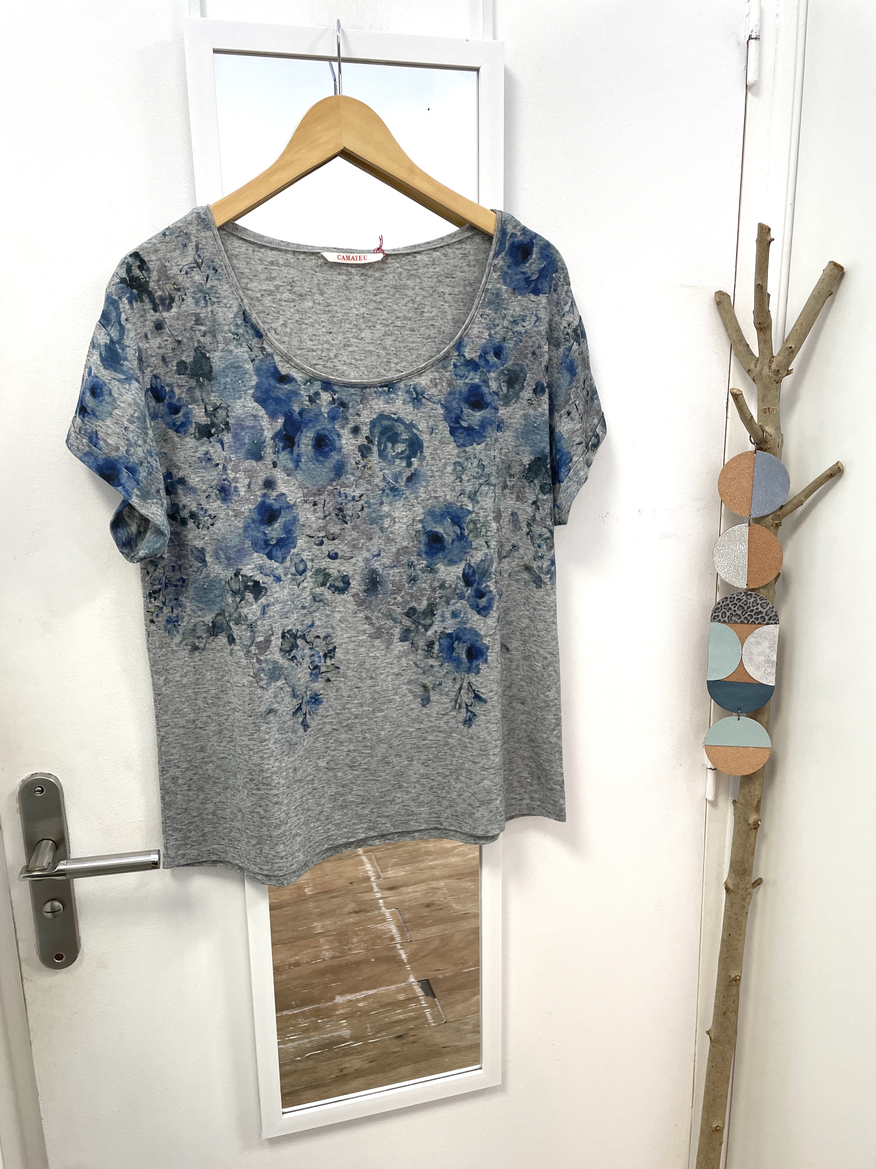 top, tee-shirt, débardeur, haut, prêt à porter, mode, vêtements, friperie, seconde main, grande taille, boutique nantaise, kapsule éphémère, camaïeu