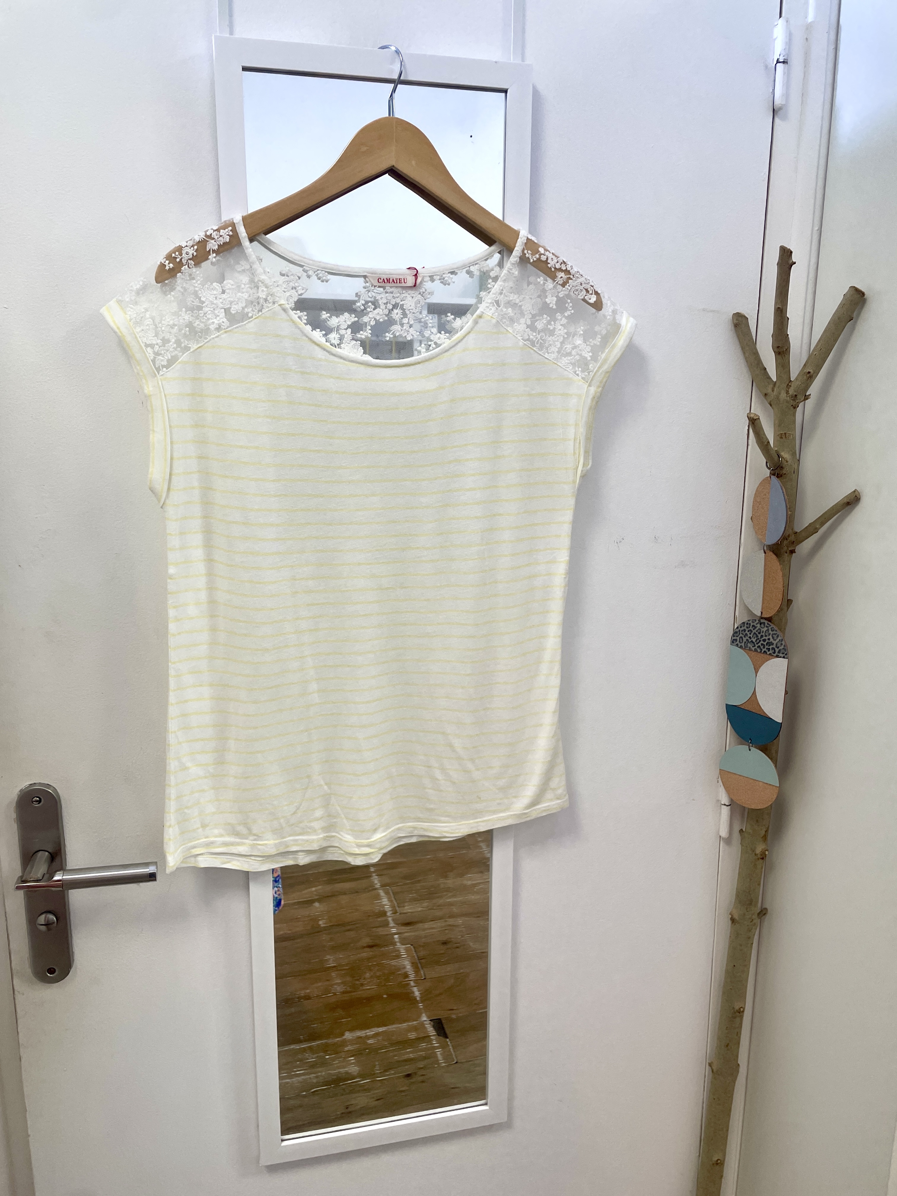 top, tee-shirt, débardeur, haut, prêt à porter, mode, vêtements, friperie, seconde main, vintage