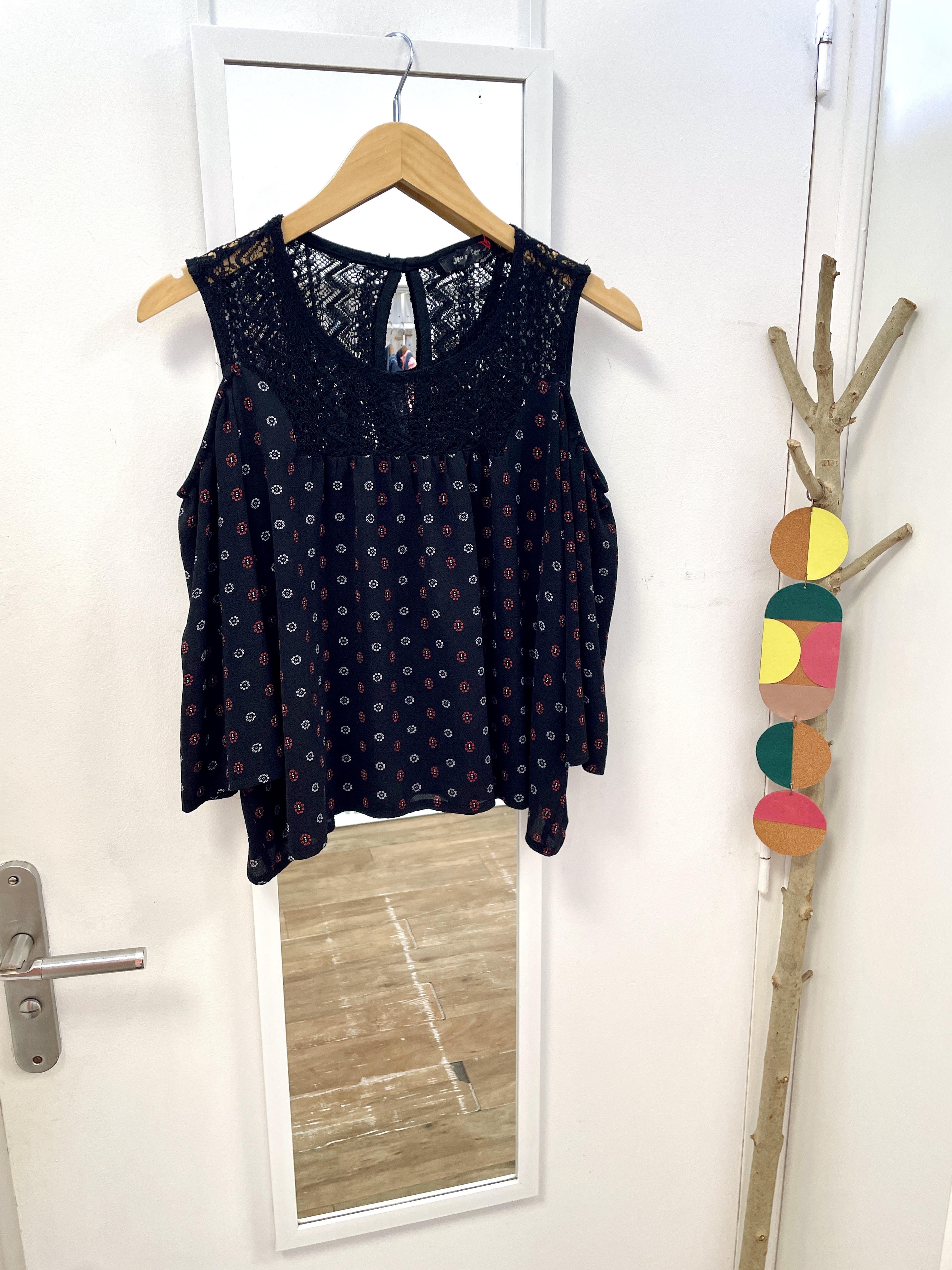 top, tee-shirt, débardeur, haut, prêt à porter, mode, vêtements, friperie, seconde main, jennyfer