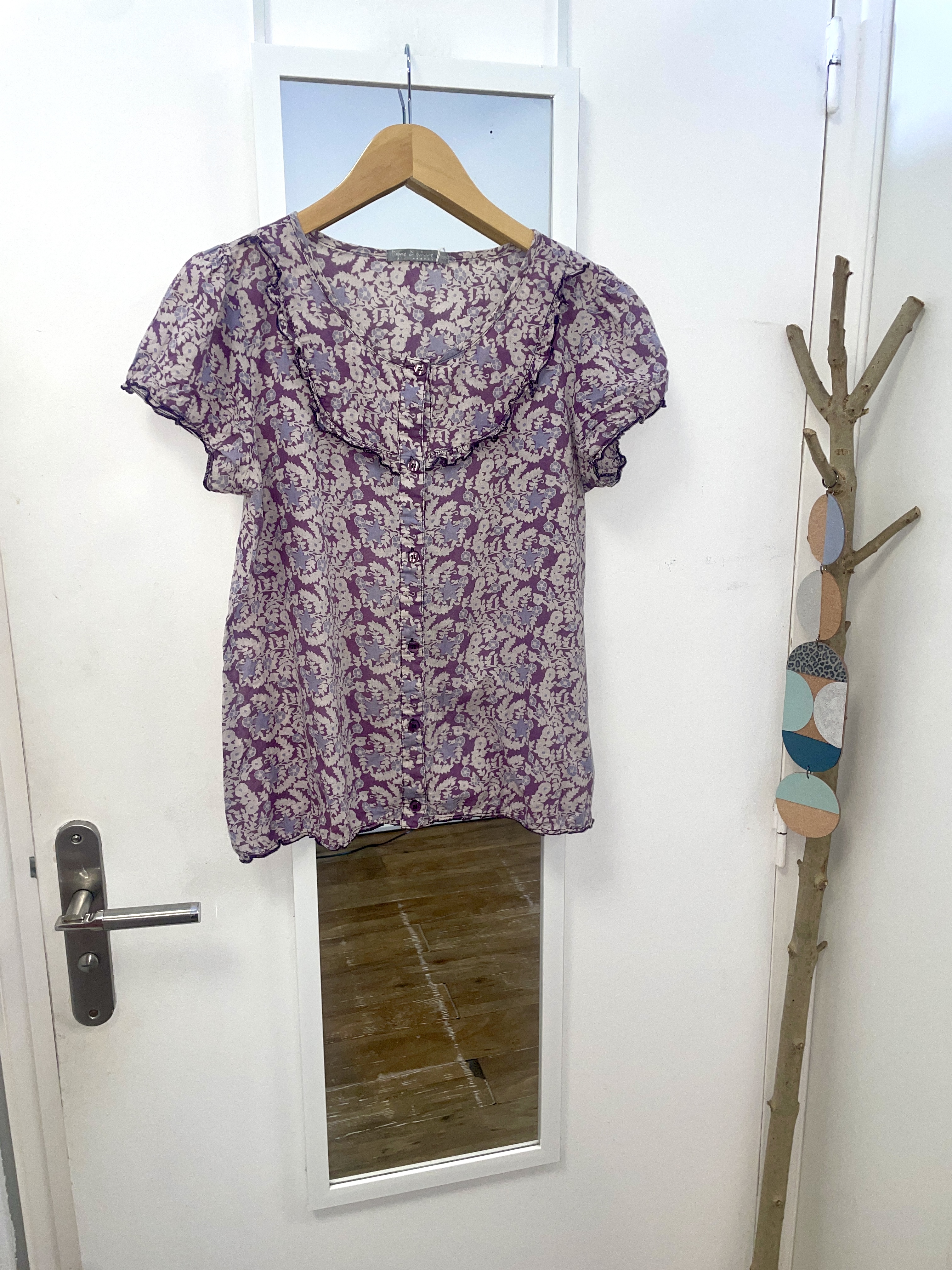 top, tee-shirt, débardeur, haut, prêt à porter, mode, vêtements, friperie, seconde main, ligne à suivre