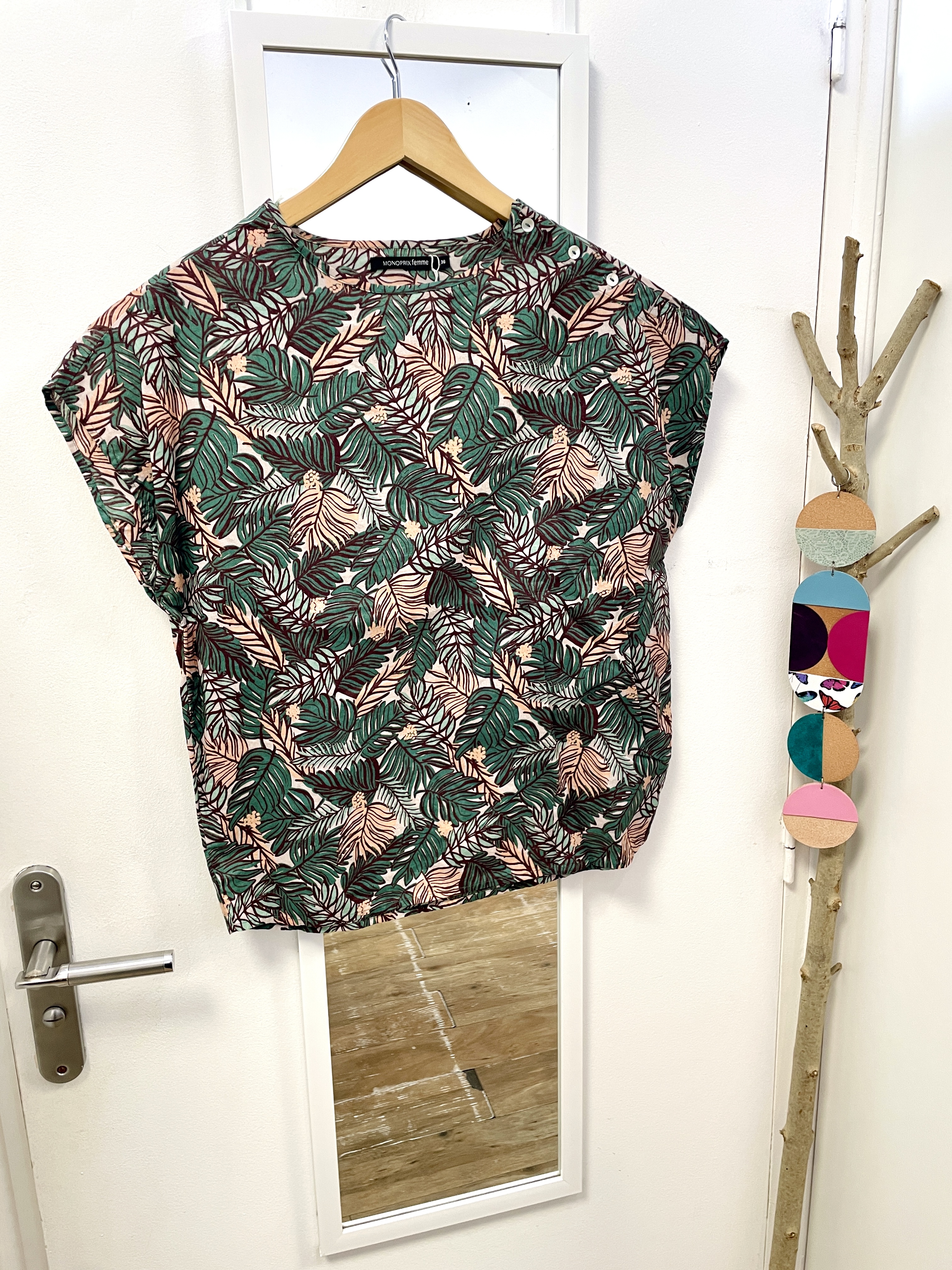 top, tee-shirt, débardeur, haut, prêt à porter, mode, vêtements, friperie, seconde main, monoprix