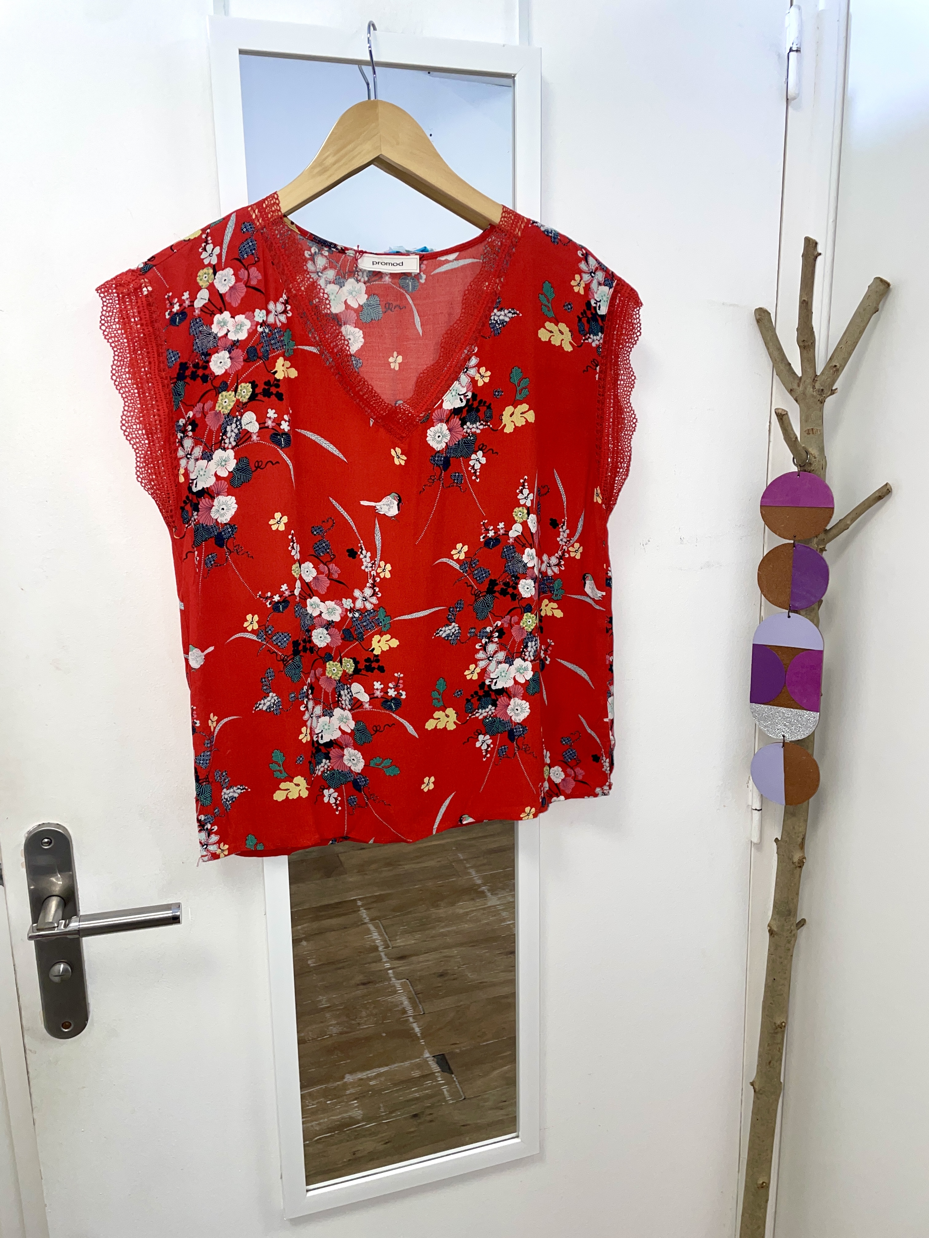 top, tee-shirt, débardeur, haut, prêt à porter, mode, vêtements, friperie, seconde main, vintage