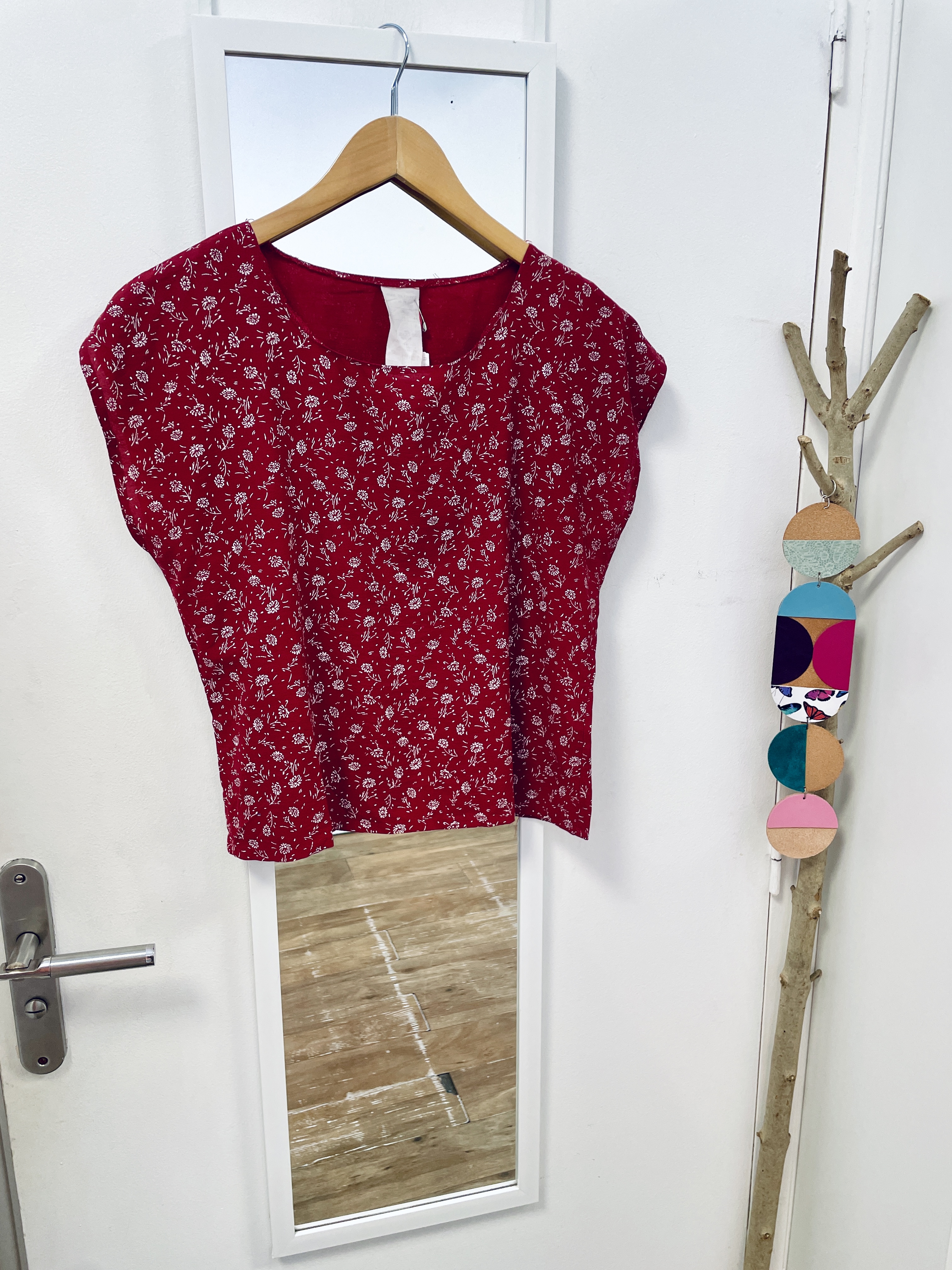top, tee-shirt, débardeur, haut, prêt à porter, mode, vêtements, friperie, seconde main, vintage
