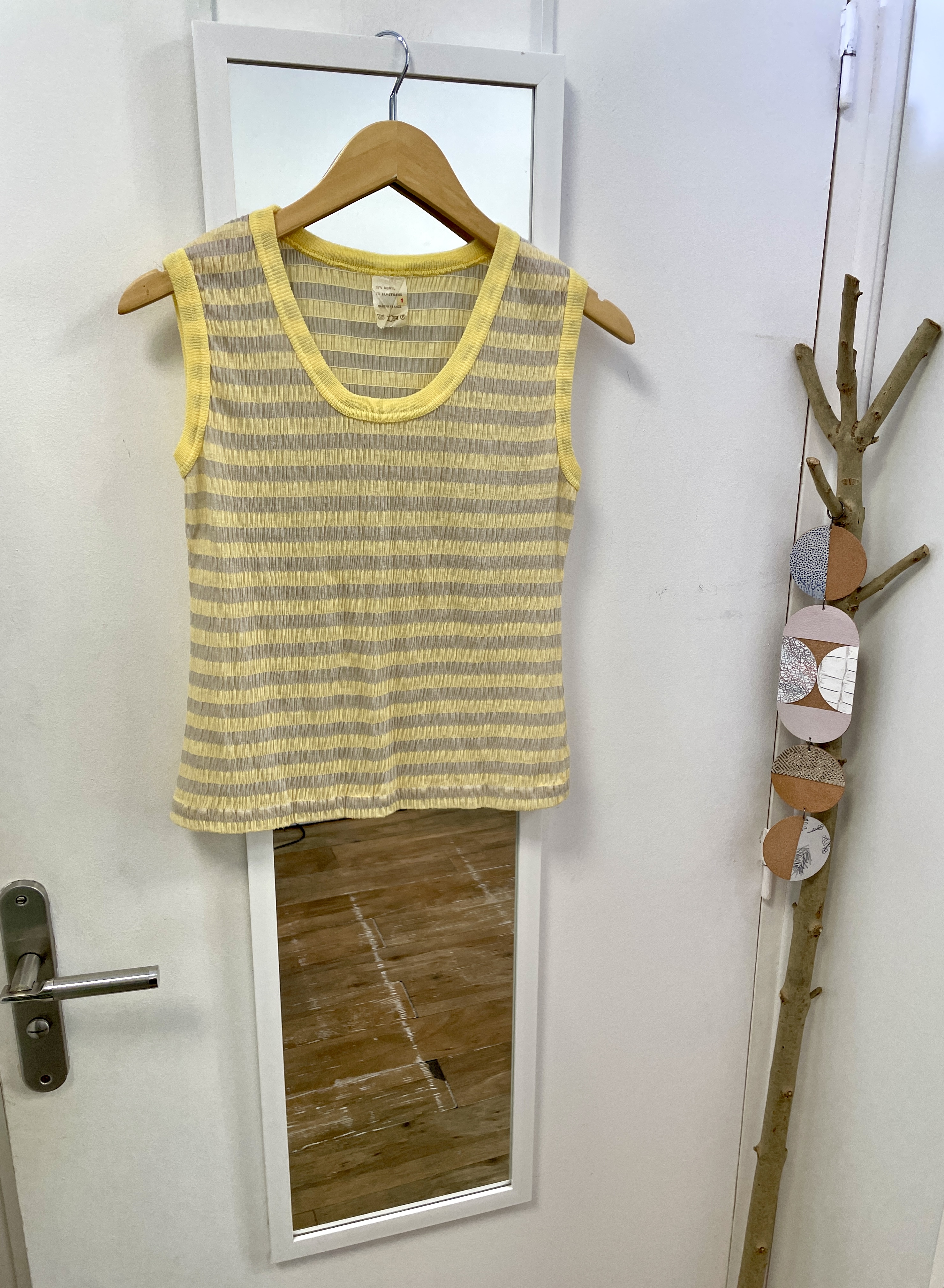 top, tee-shirt, débardeur, haut, prêt à porter, mode, vêtements, friperie, seconde main, vintage