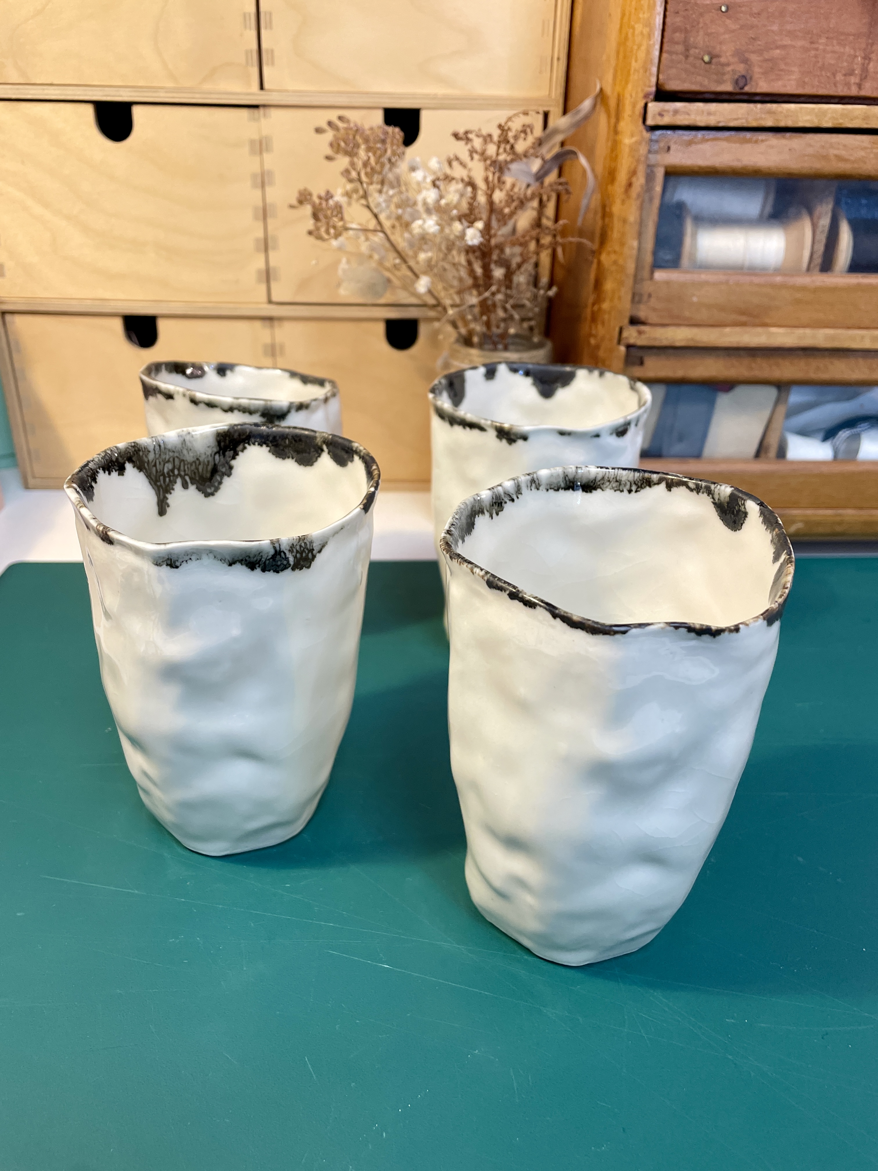 coupelle, tasse, mug, saladier, bol à ramen, beurrier, porcelaine, poterie, déco, cuisine, fait main, modèle unique, idée cadeau, fête des mères, création française, fabrication locale, boutique de créateurs, kapsule éphémère