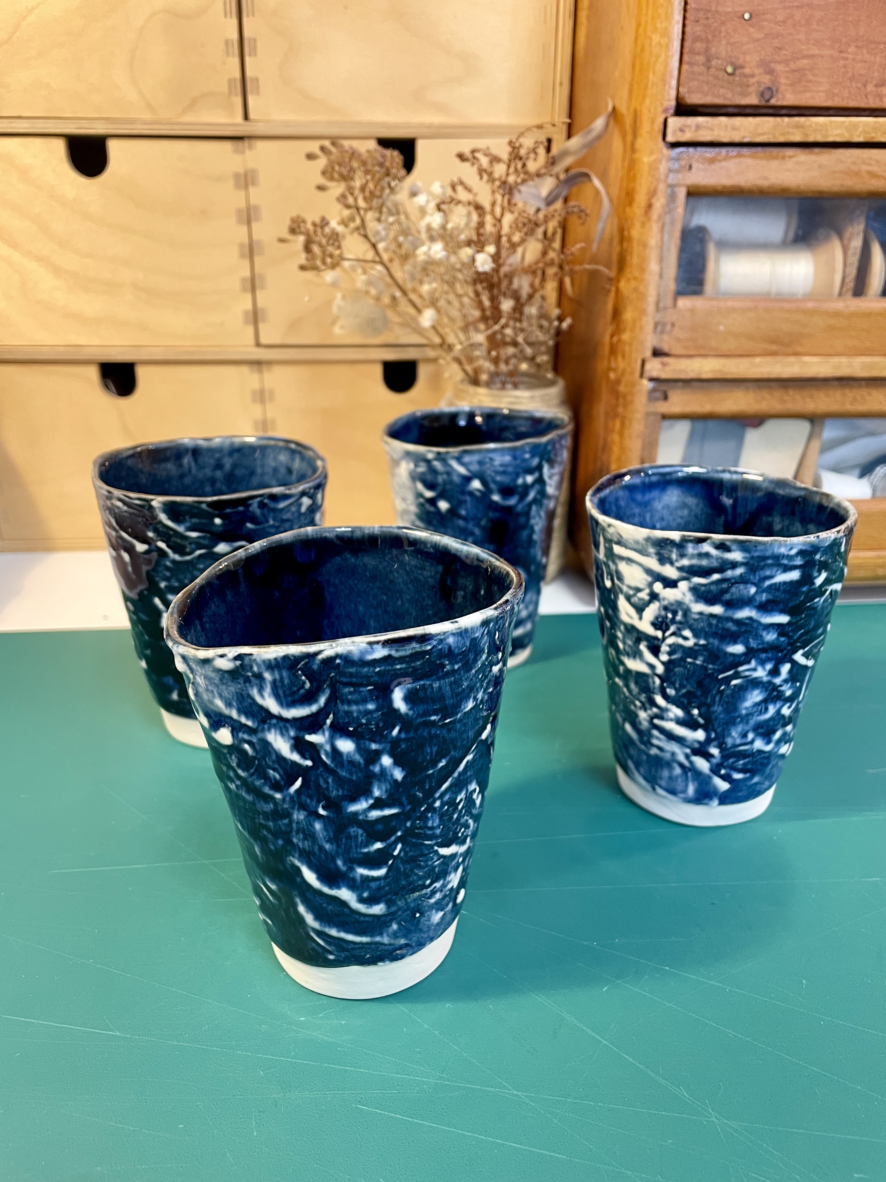 coupelle, tasse, mug, saladier, bol à ramen, beurrier, porcelaine, poterie, déco, cuisine, fait main, modèle unique, idée cadeau, fête des mères, création française, fabrication locale, boutique de créateurs, kapsule éphémère