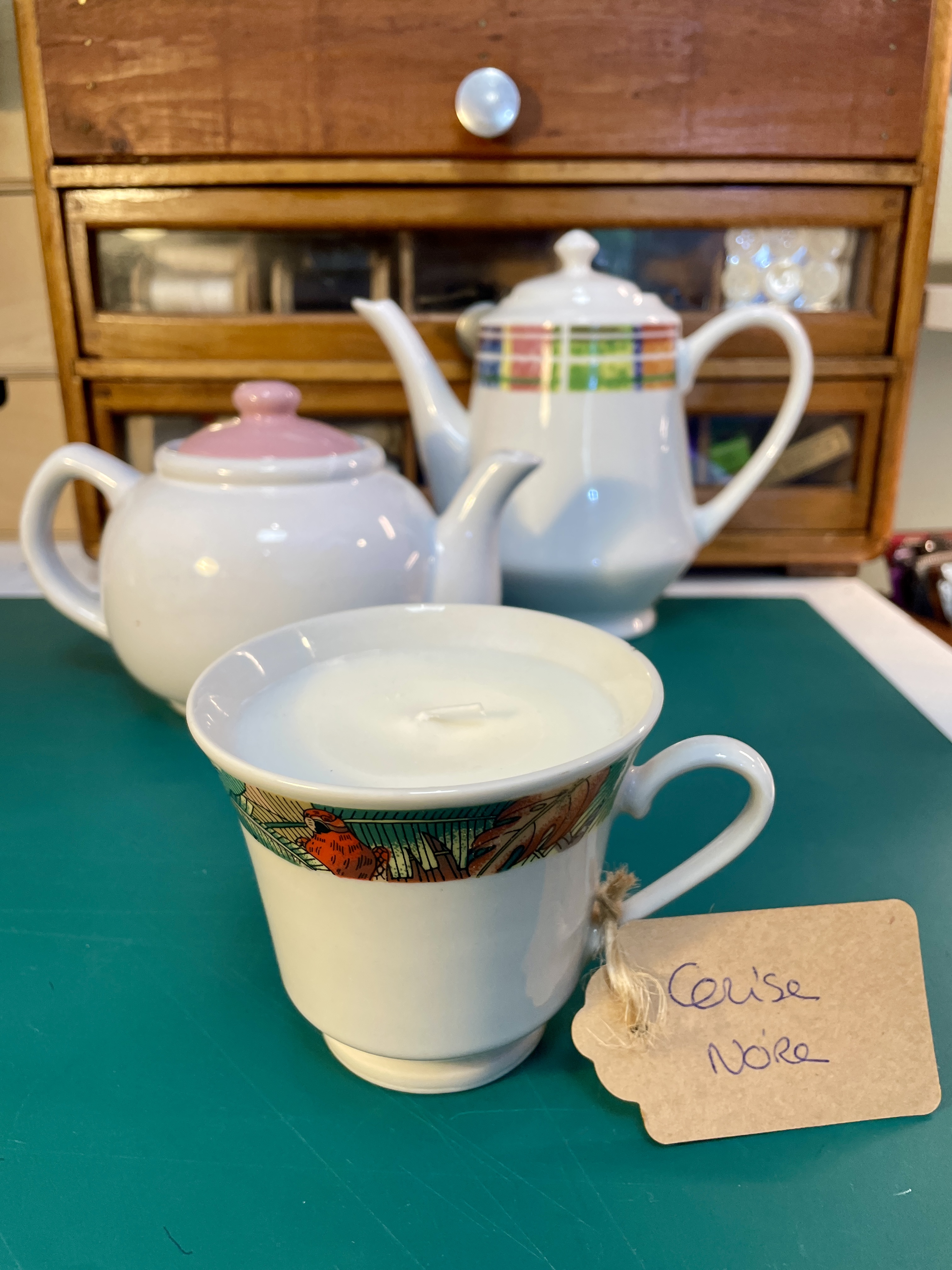 bougie, vaisselle ancienne, brocante, upcycling, cire de soja, fait main, modèle unique, créatrice française, made in france, idée déco, idée de cadeau, boutique de nantaise, boutique de créateurs, kapsule éphémère, cadeau de noel