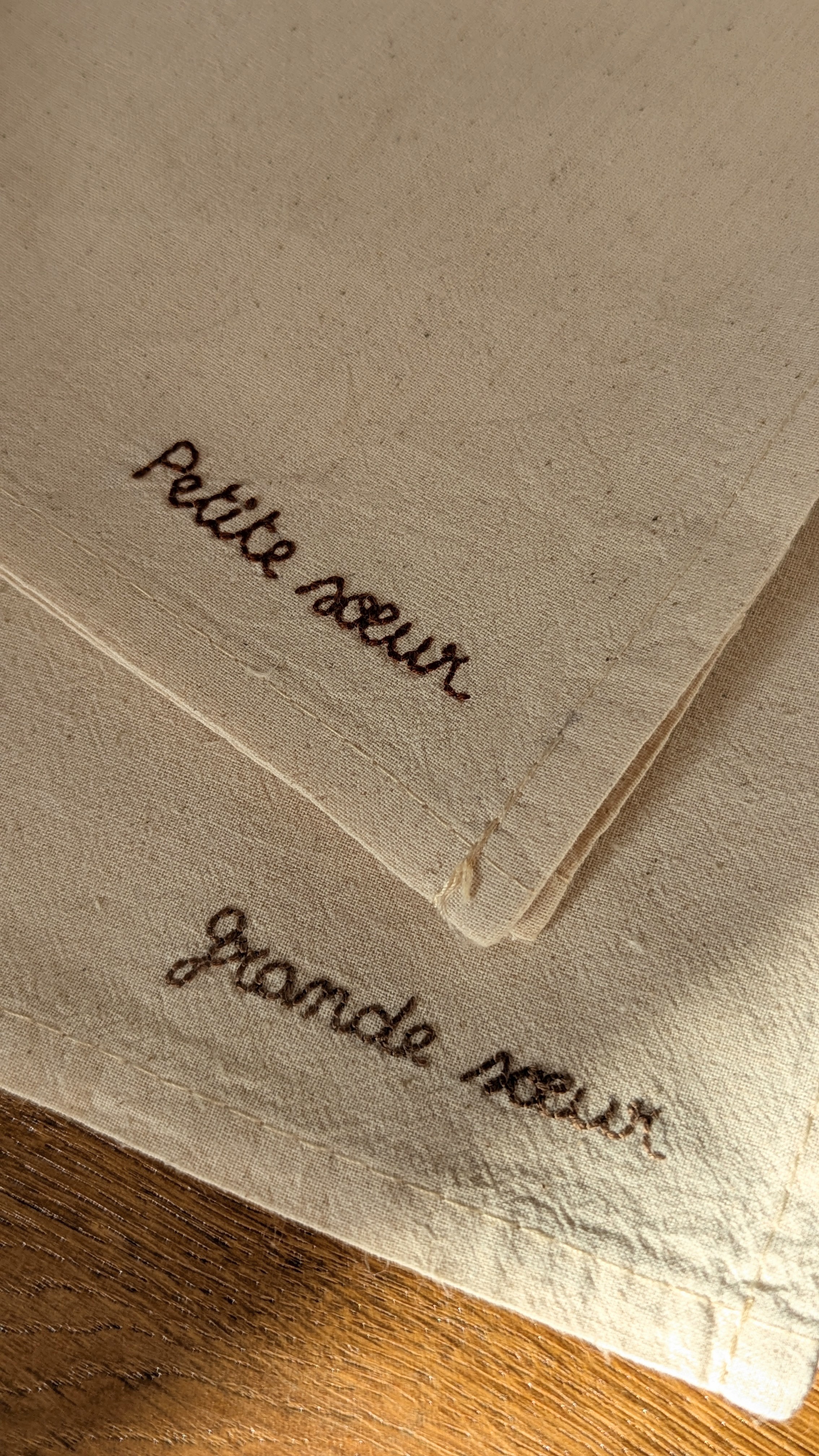 serviette de table, linge de maison, art de la table, broderie, fait main, personnalisé, création française, artisanat, créatrice, idée cadeau, boutique de créateurs, boutique nantaise, kapsule éphémère